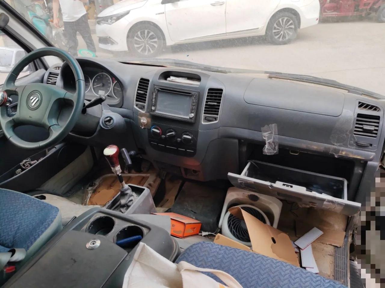 Foton Scenic 2014 2.5T Express Standard Long-Wheelbase High-Roof Version with 4J25TC Powertrain — миниатюра 10