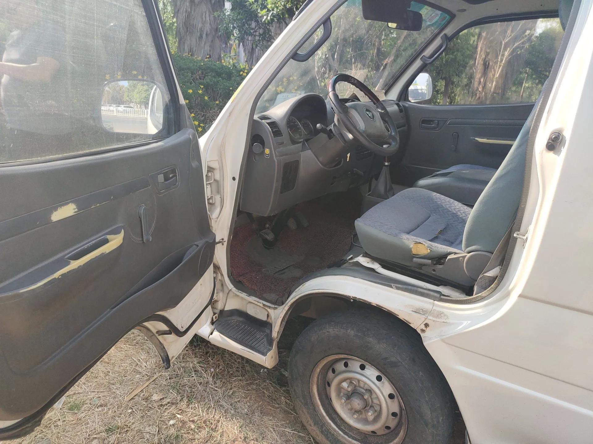 Foton Scenic 2014 2.0L Express Classic Short-Wheelbase High-Roof 491EQ4A — миниатюра 17