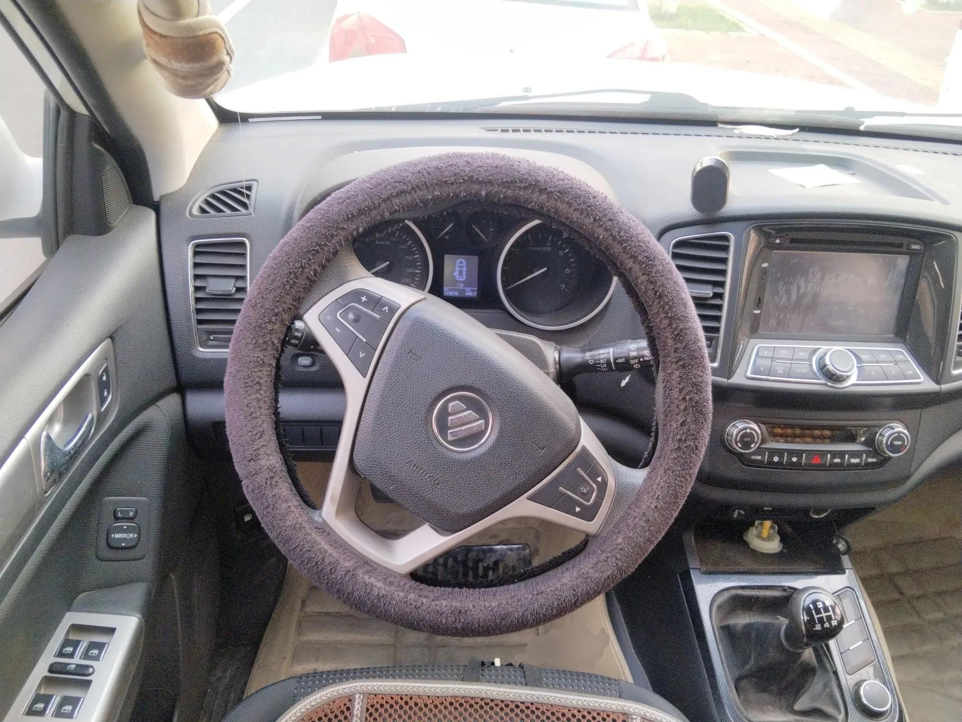 Foton Savana 2015 2.0T Manual 4x4 Gasoline Luxury 7-Seater — миниатюра 11