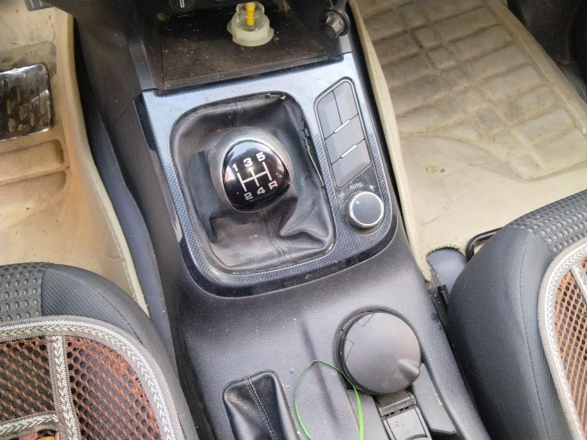 Foton Savana 2015 2.0T Manual 4x4 Gasoline Luxury 7-Seater — миниатюра 15