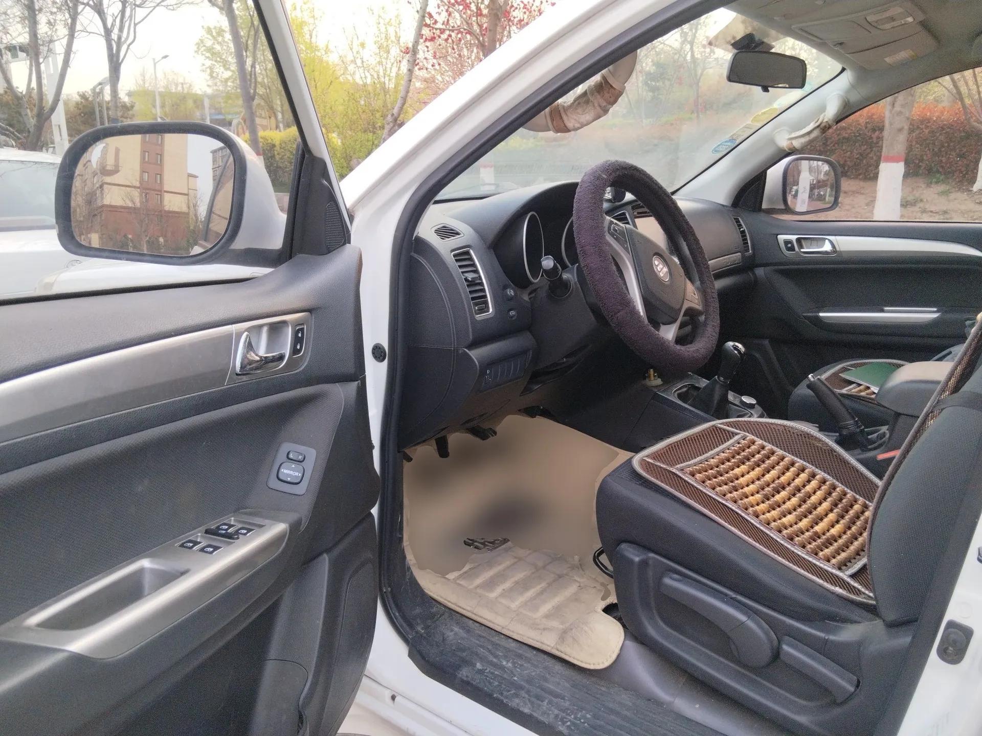 Foton Savana 2015 2.0T Manual 4x4 Gasoline Luxury 7-Seater — миниатюра 17