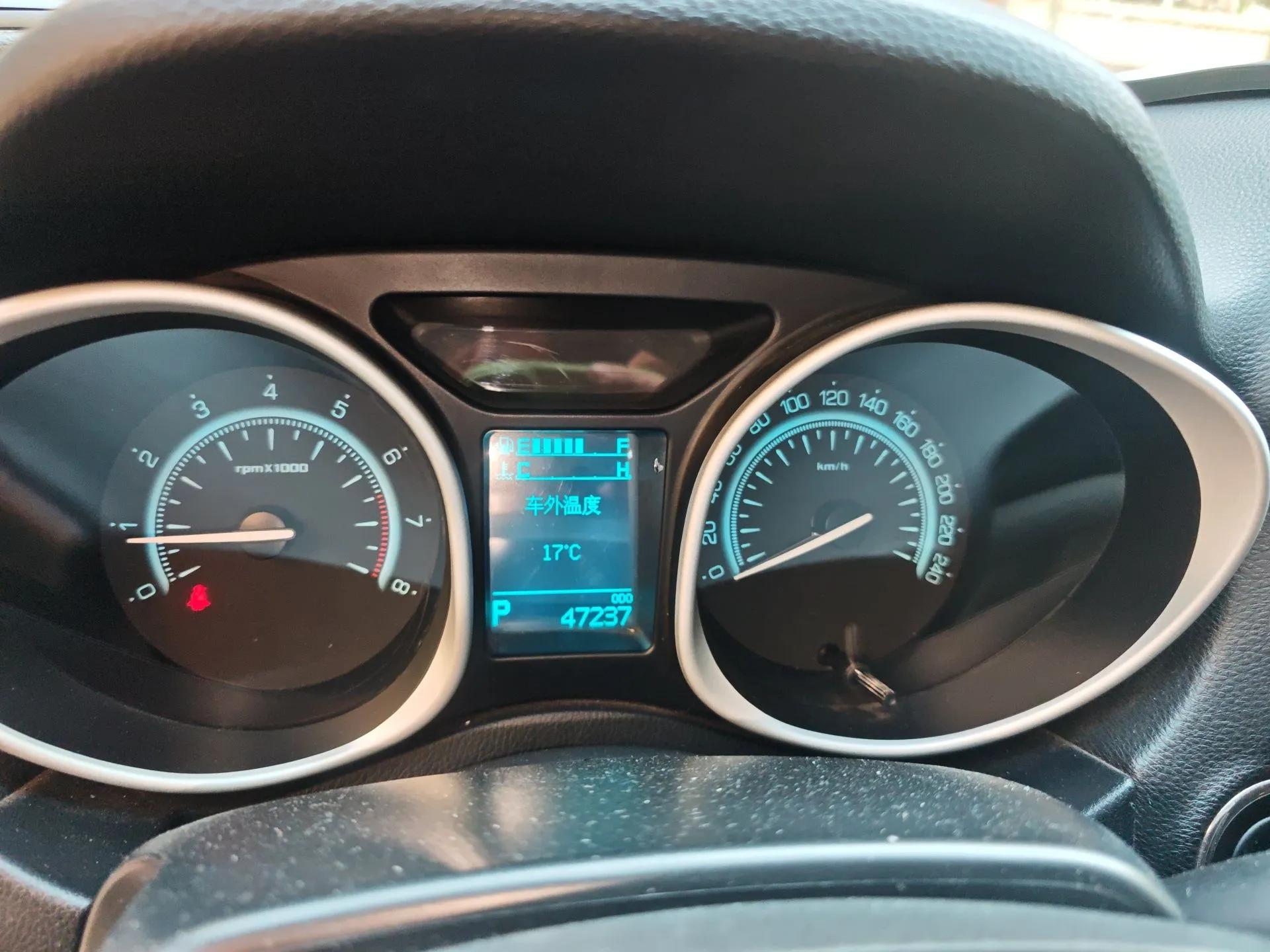 GAC Trumpchi GS5 Super 2015 2.0L Automatic Two-Wheel Drive Luxury Navigation Edition — миниатюра 12