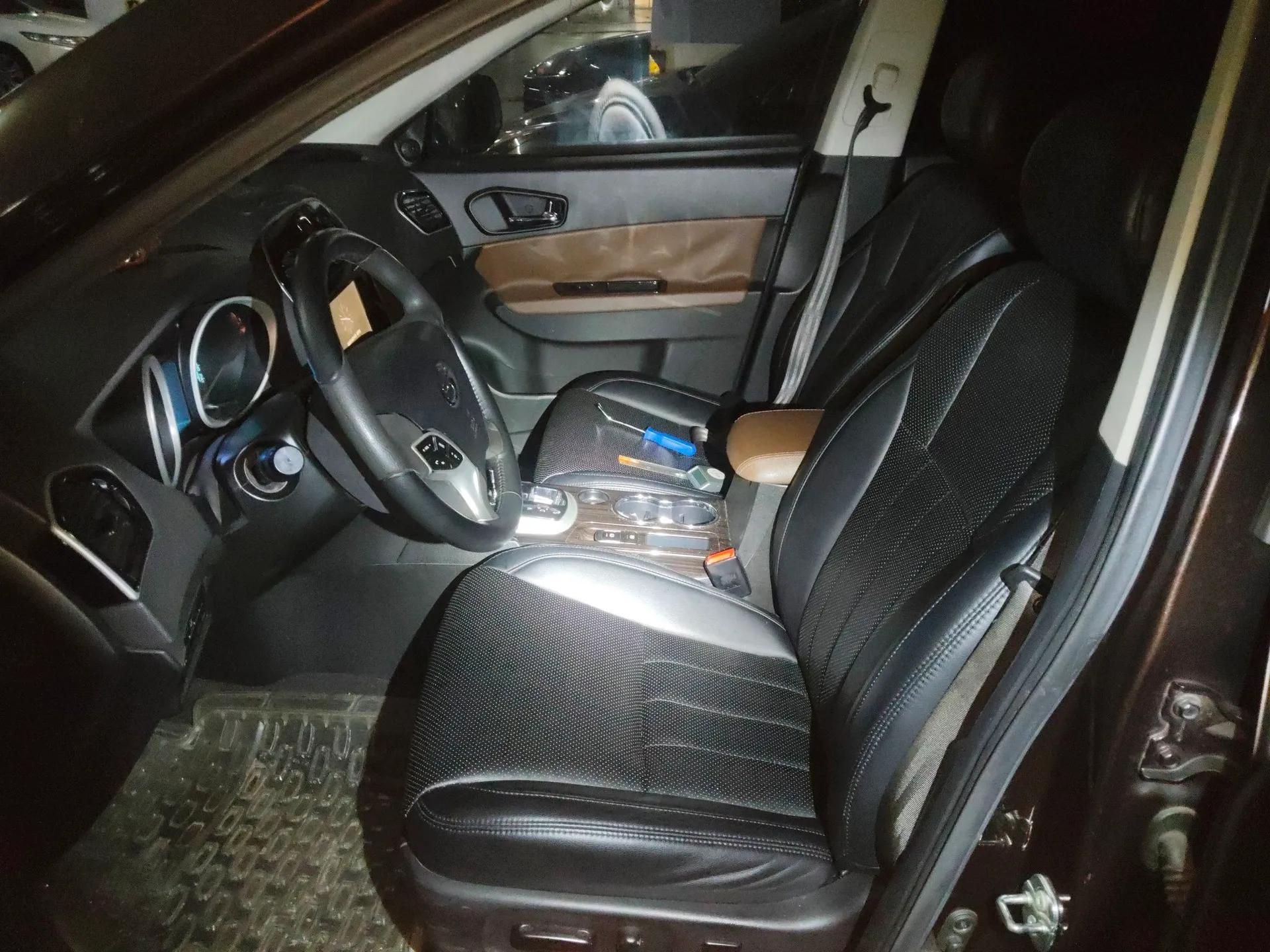 GAC Trumpchi GS5 Super 2015 2.0L Automatic Two-Wheel Drive Luxury Navigation Edition — миниатюра 16