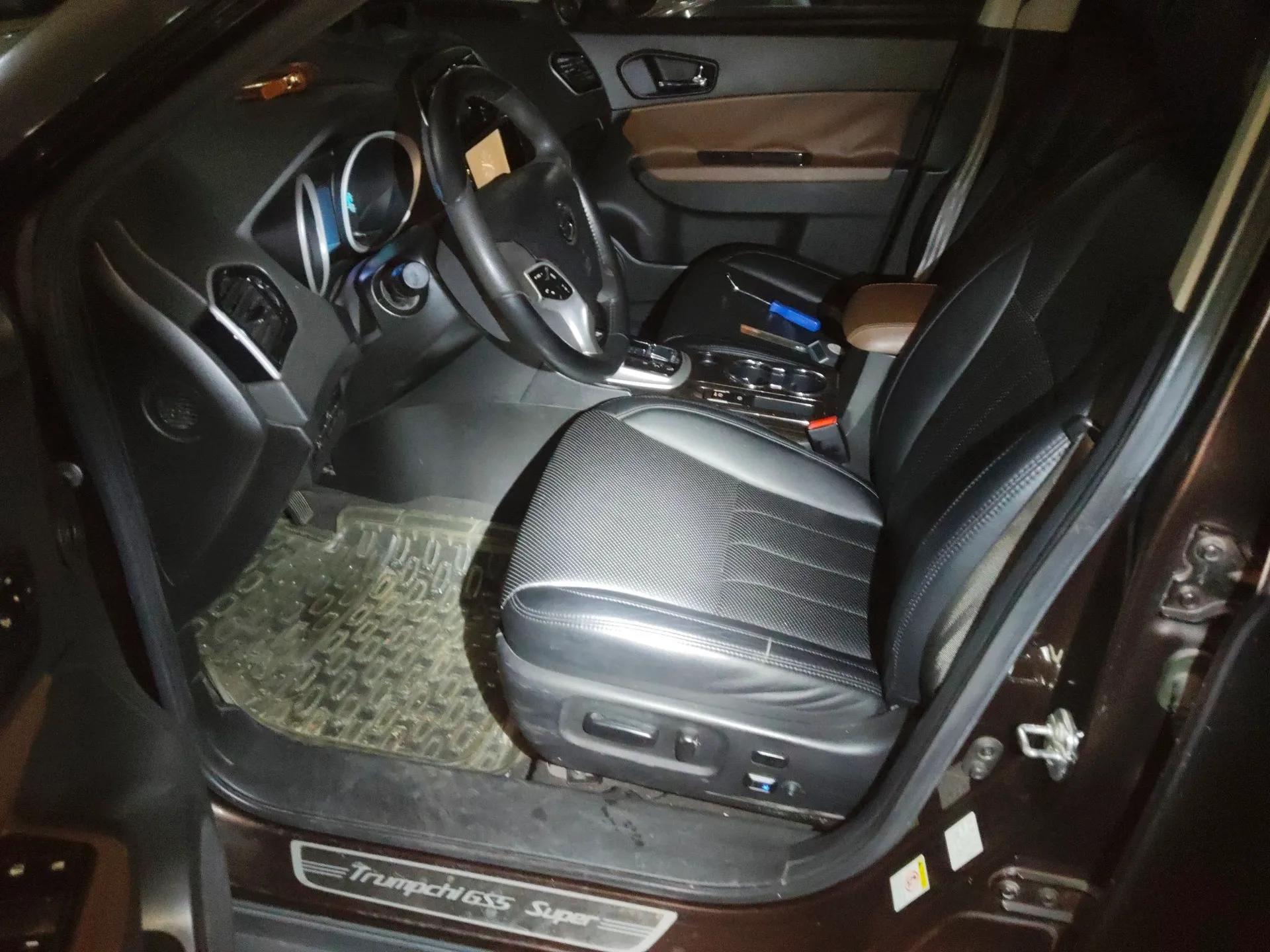 GAC Trumpchi GS5 Super 2015 2.0L Automatic Two-Wheel Drive Luxury Navigation Edition — миниатюра 17