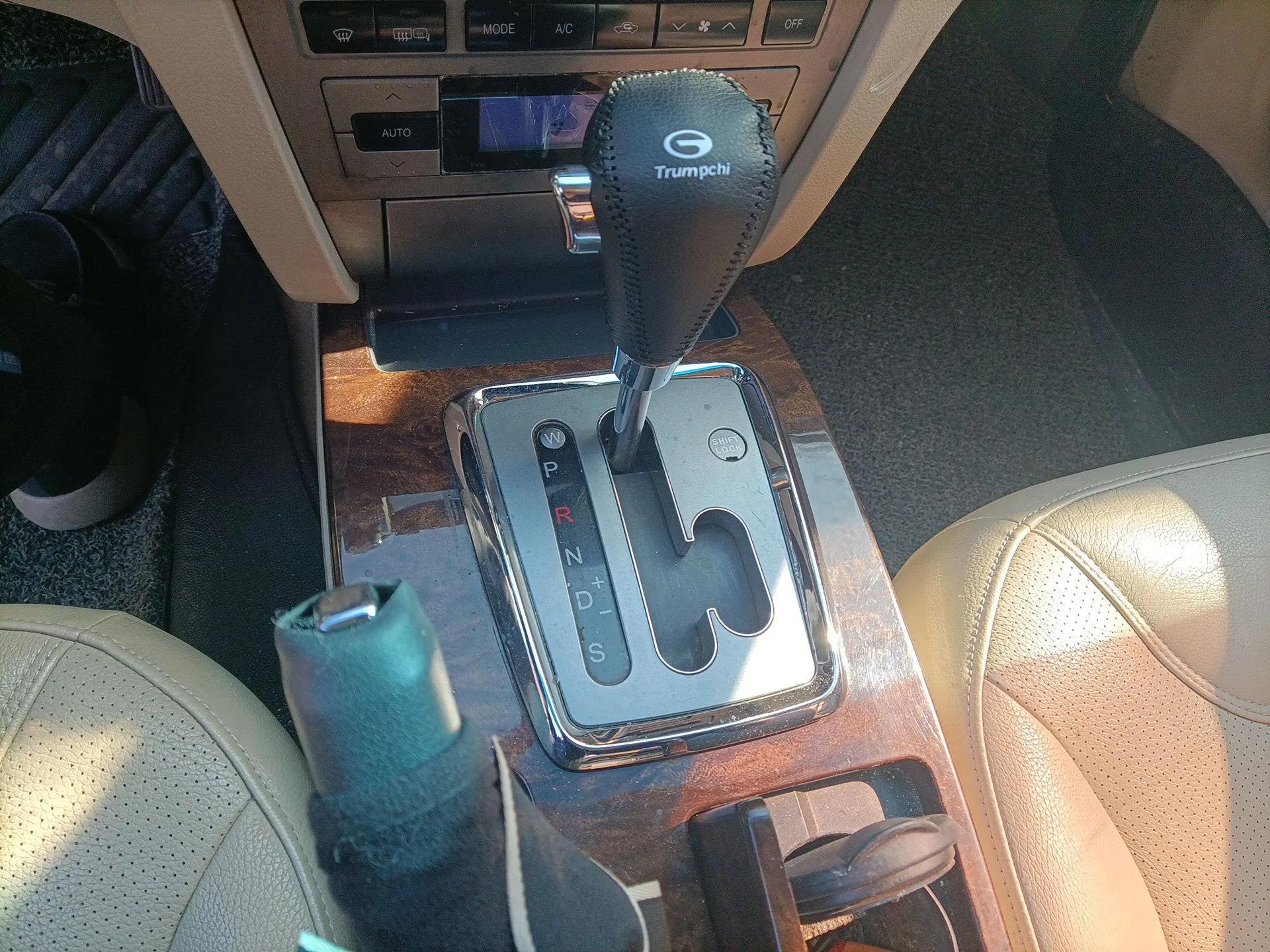 GAC Trumpchi GA5 2011 2.0L Automatic Luxury Edition — миниатюра 15