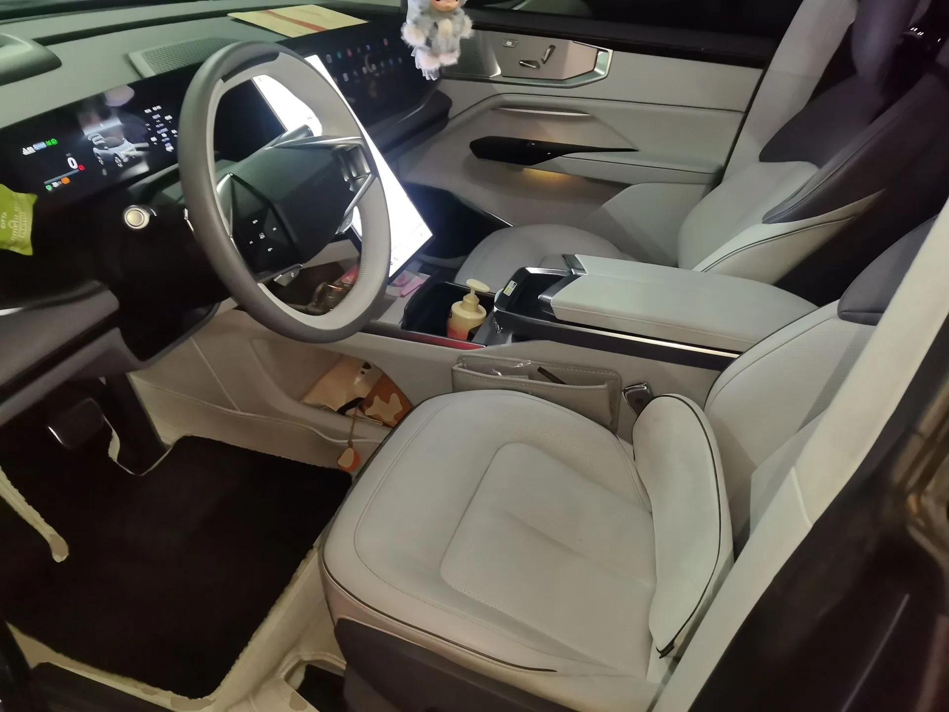 HiPhi Y 2023 560 km Pioneer Edition — миниатюра 16