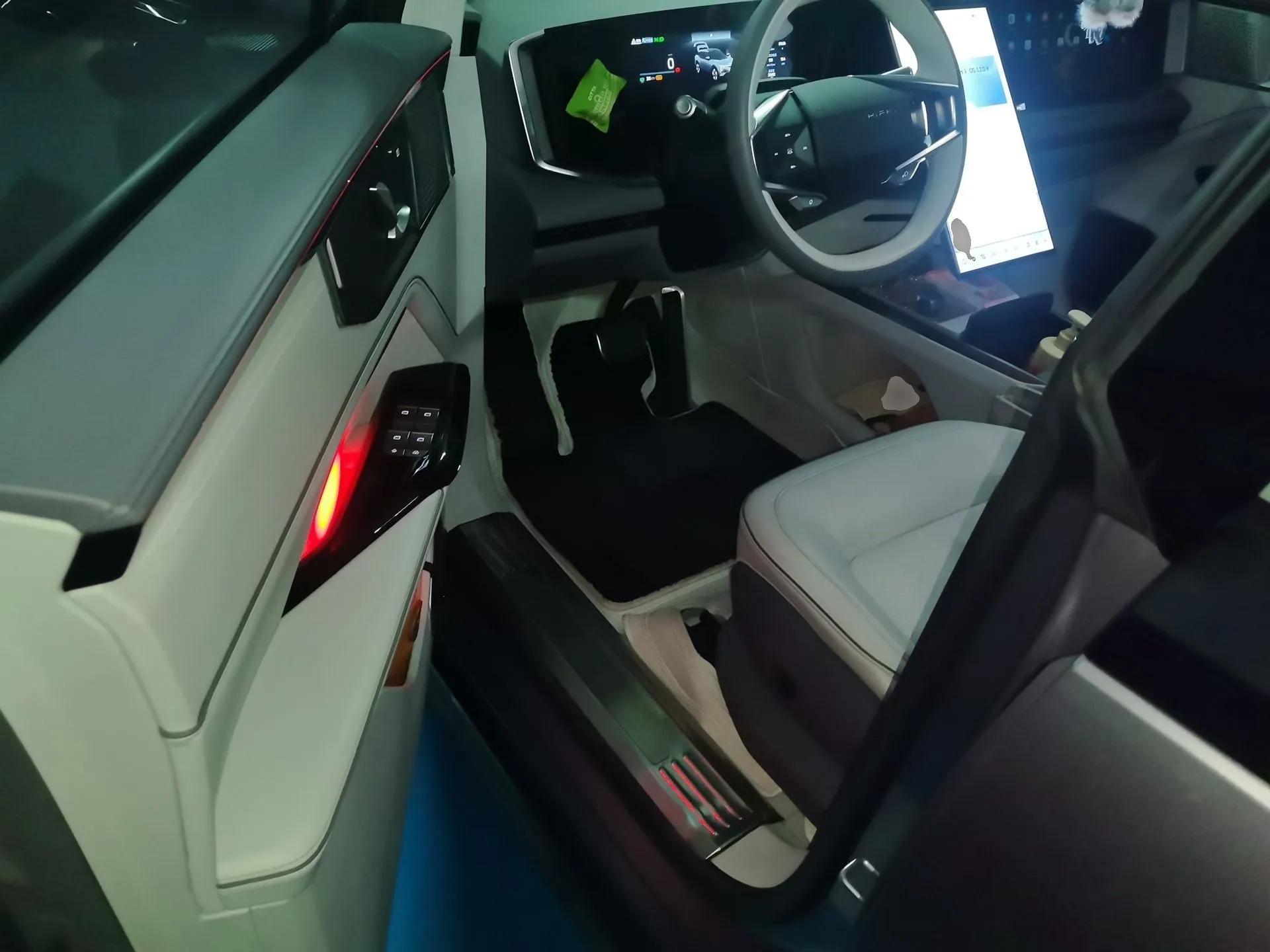 HiPhi Y 2023 560 km Pioneer Edition — миниатюра 17
