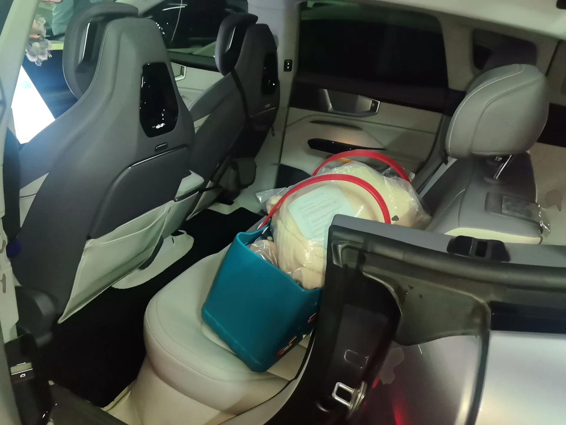 HiPhi Y 2023 560 km Pioneer Edition — миниатюра 18
