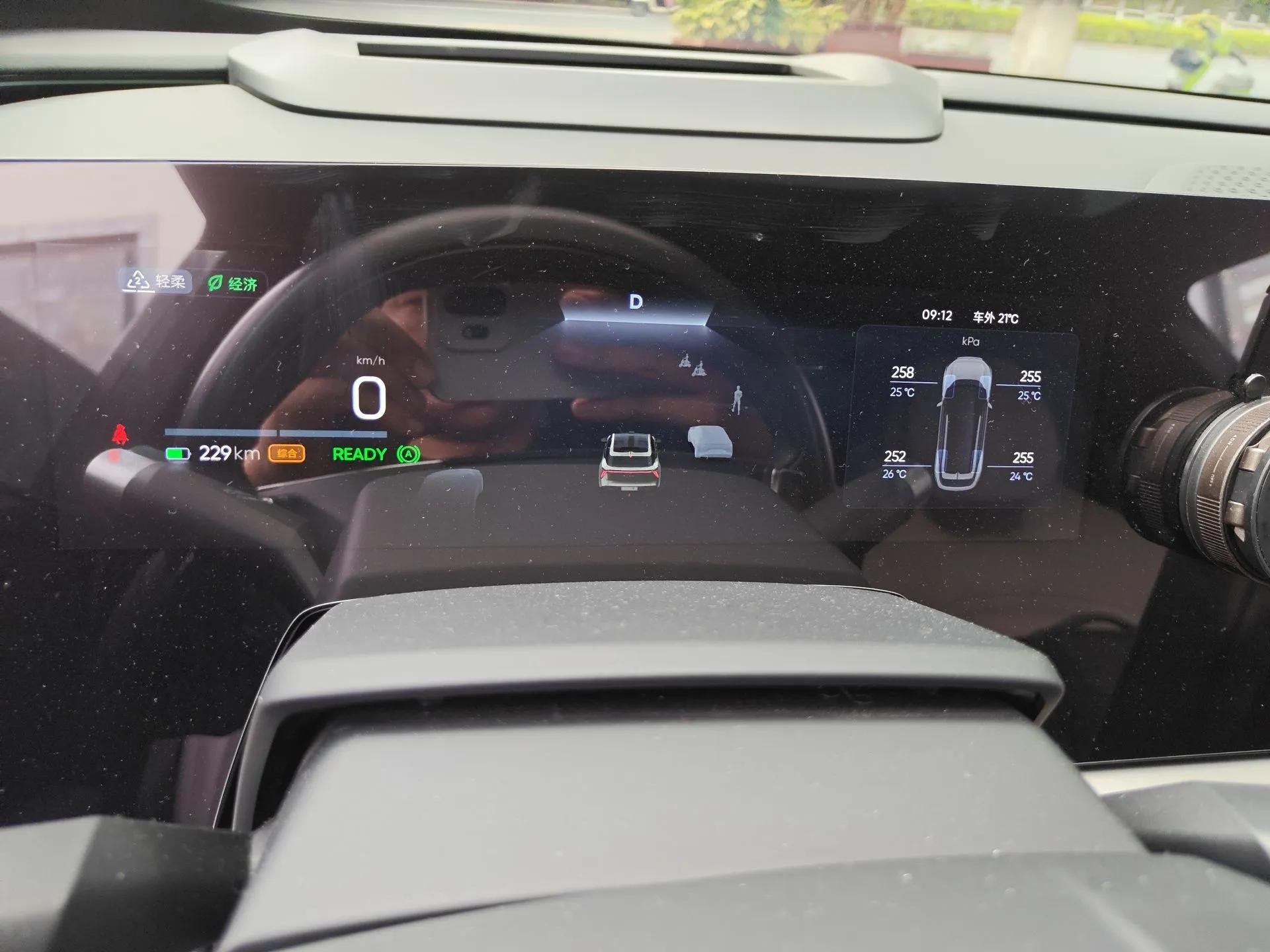 HiPhi Y 2023 560 km Pioneer Edition — миниатюра 12