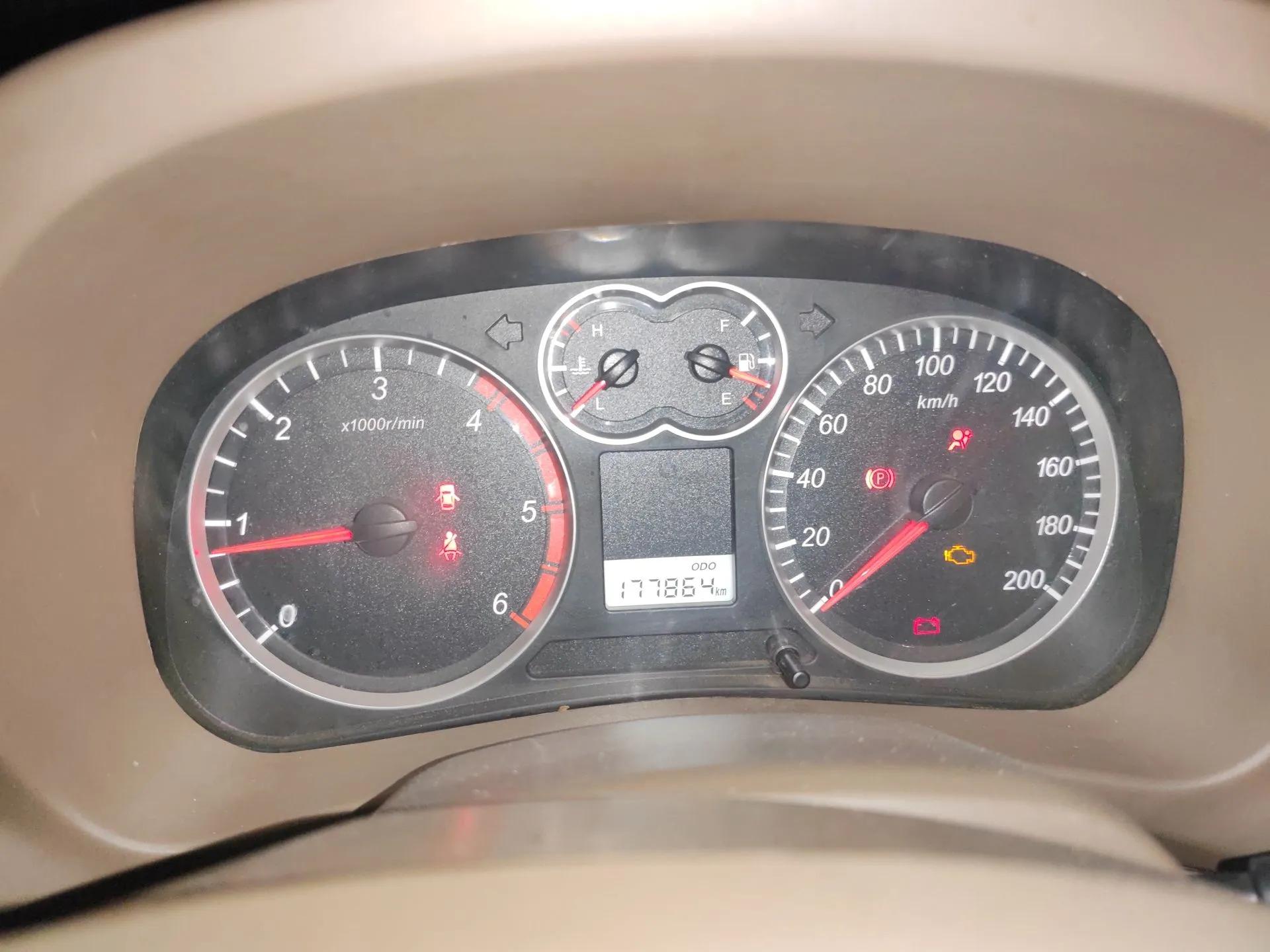 Haval H3 2010 Leading Edition 2.5 TCI Two-Wheel Drive Comfort Model — миниатюра 12