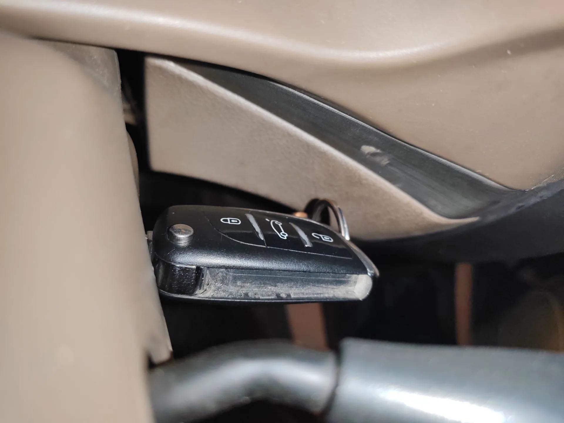 Haval H3 2010 Leading Edition 2.5 TCI Two-Wheel Drive Comfort Model — миниатюра 9
