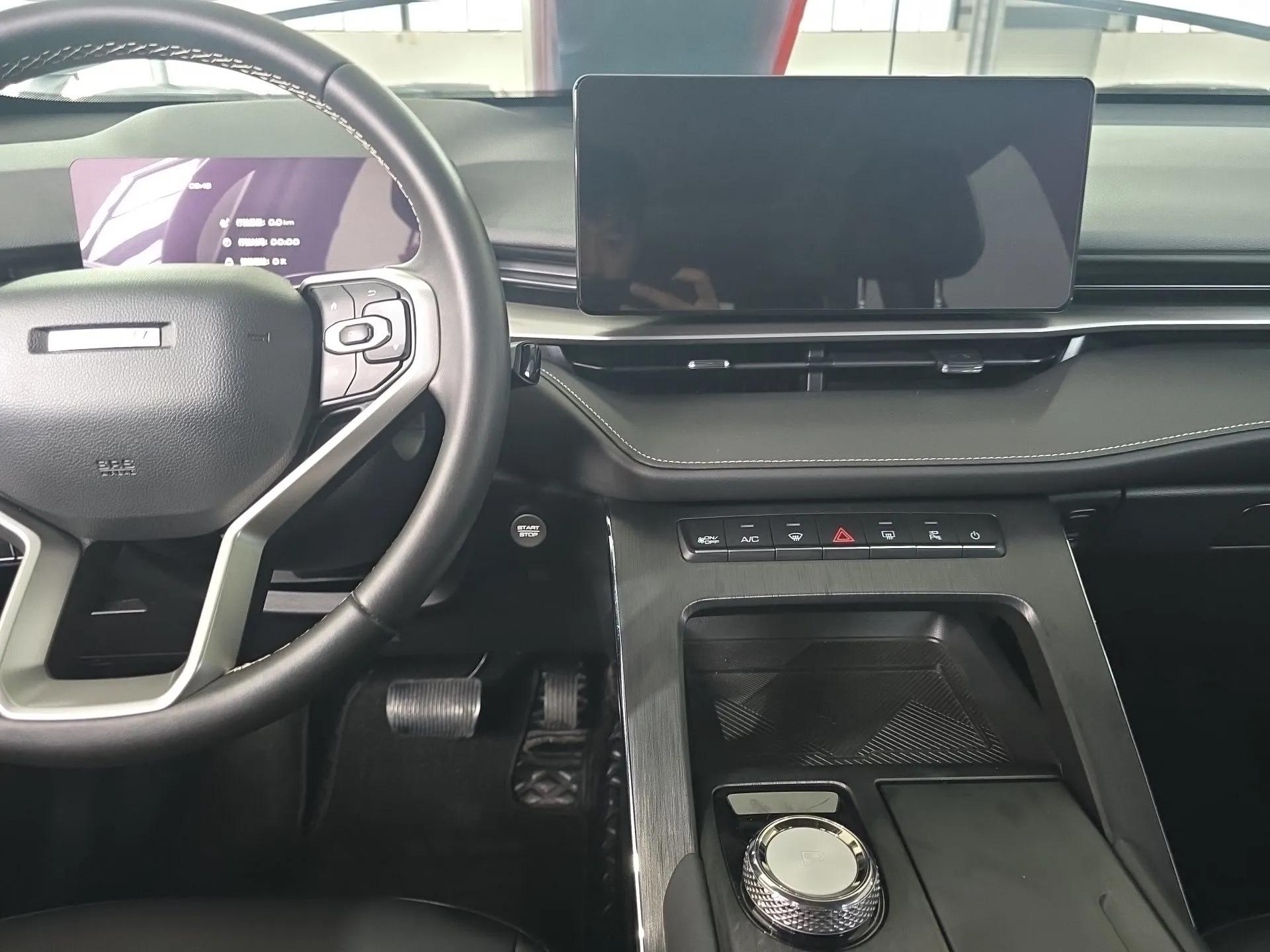 Haval H6 New Energy 2023 DHT-PHEV 110KM Long-Range Edition — миниатюра 13