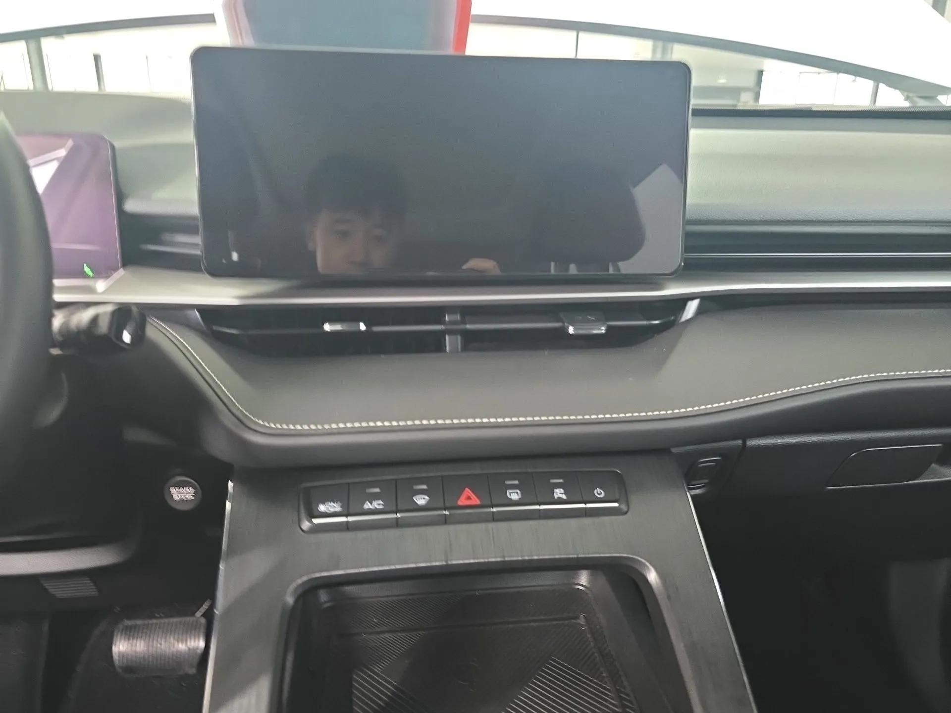 Haval H6 New Energy 2023 DHT-PHEV 110KM Long-Range Edition — миниатюра 16