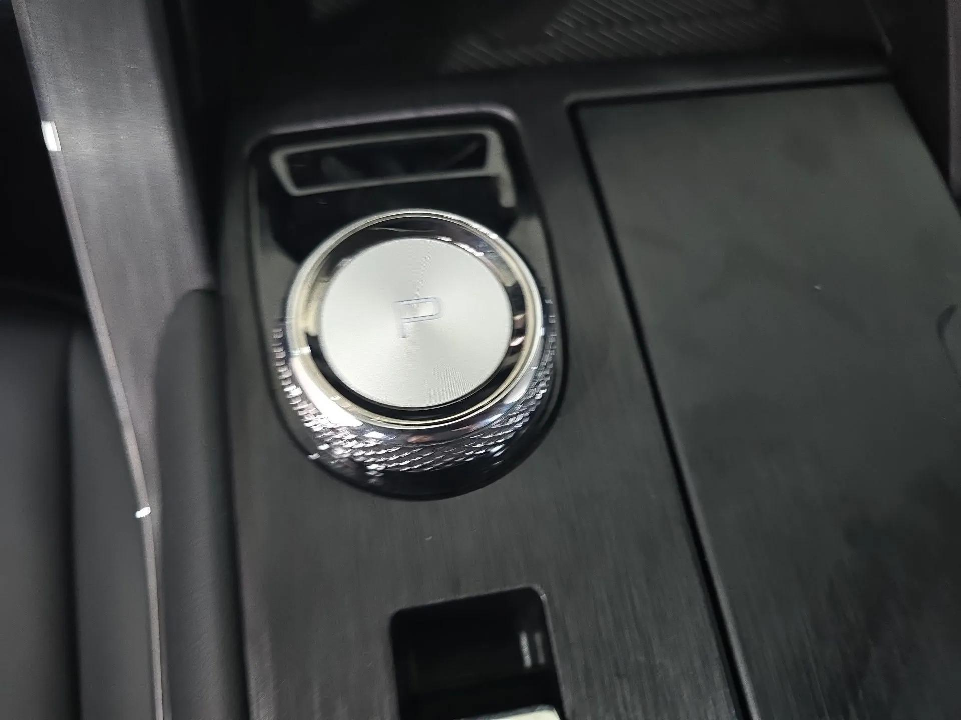 Haval H6 New Energy 2023 DHT-PHEV 110KM Long-Range Edition — миниатюра 17