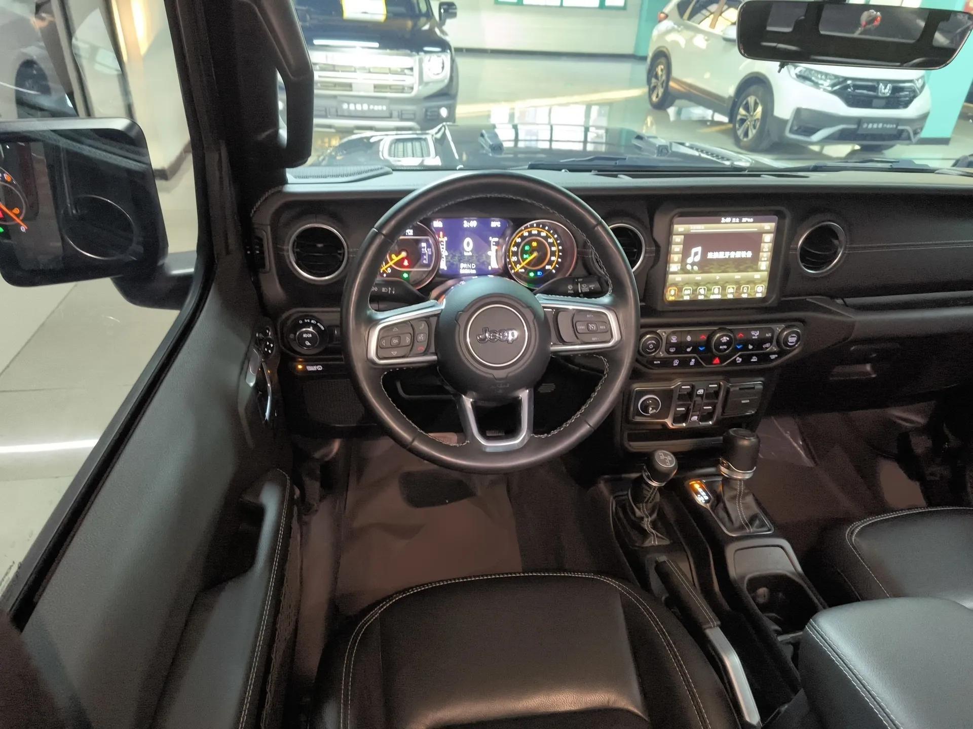 Jeep Gladiator 2022 3.6L Pioneer Edition — миниатюра 12
