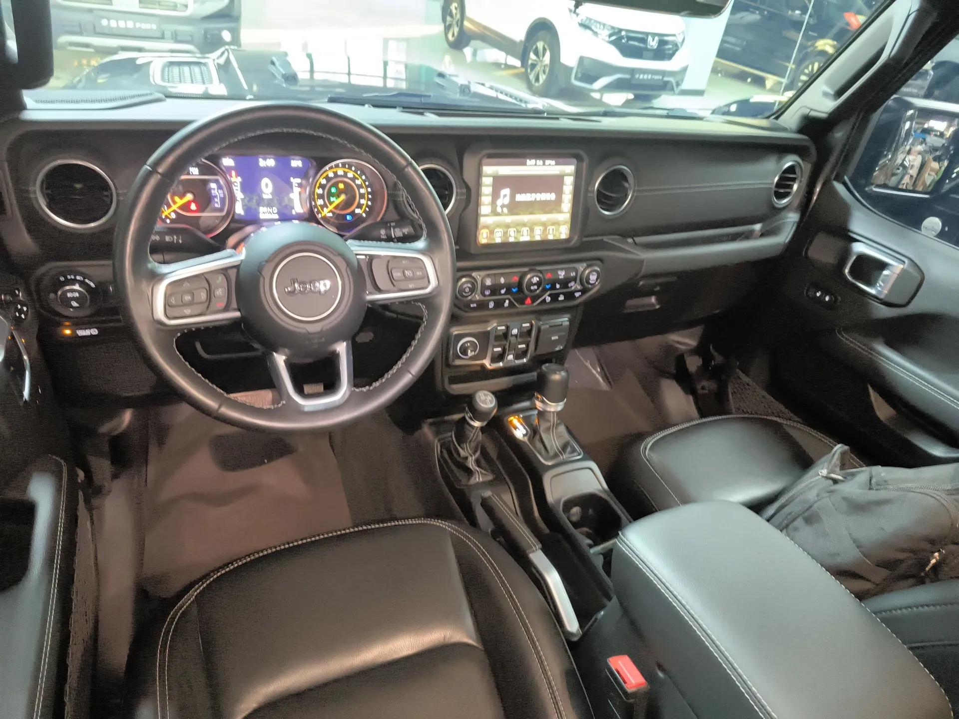 Jeep Gladiator 2022 3.6L Pioneer Edition — миниатюра 14