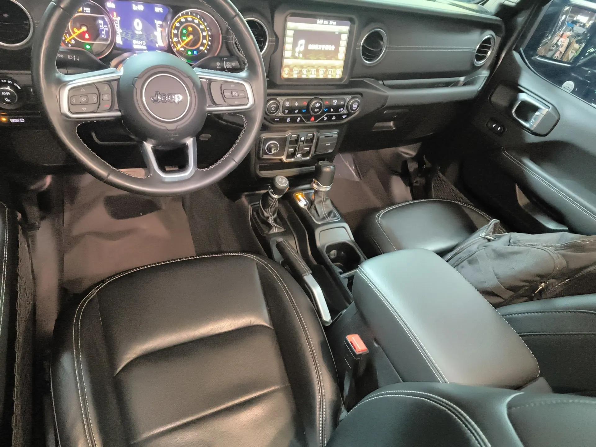 Jeep Gladiator 2022 3.6L Pioneer Edition — миниатюра 15
