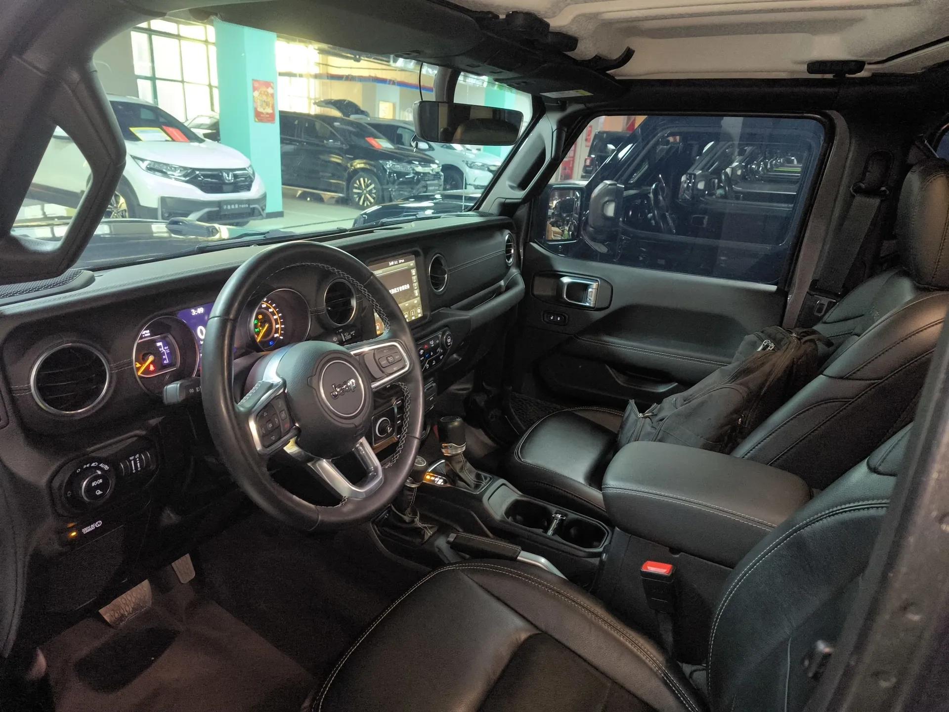 Jeep Gladiator 2022 3.6L Pioneer Edition — миниатюра 16