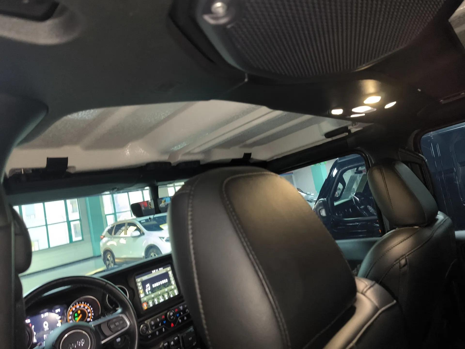 Jeep Gladiator 2022 3.6L Pioneer Edition — миниатюра 17