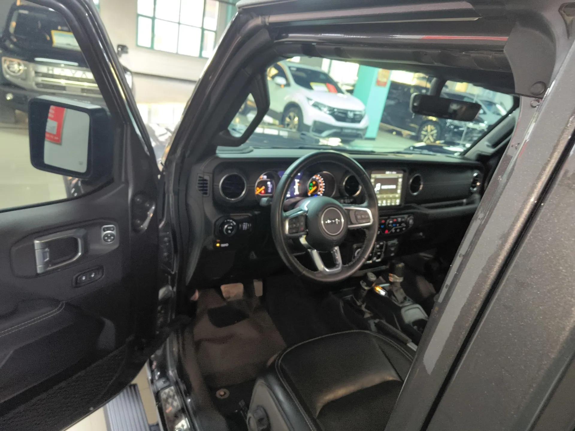 Jeep Gladiator 2022 3.6L Pioneer Edition — миниатюра 21