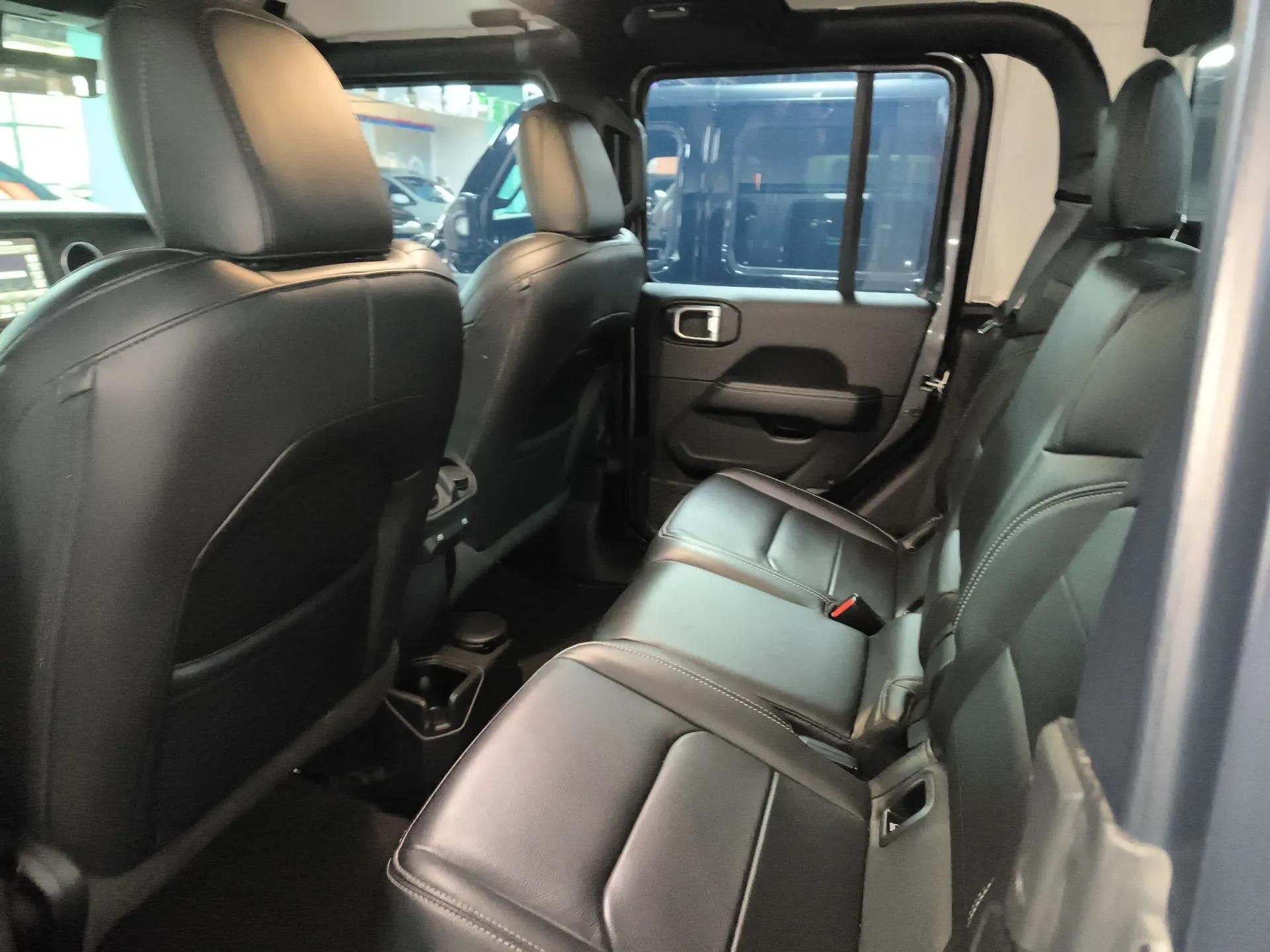 Jeep Gladiator 2022 3.6L Pioneer Edition — миниатюра 22