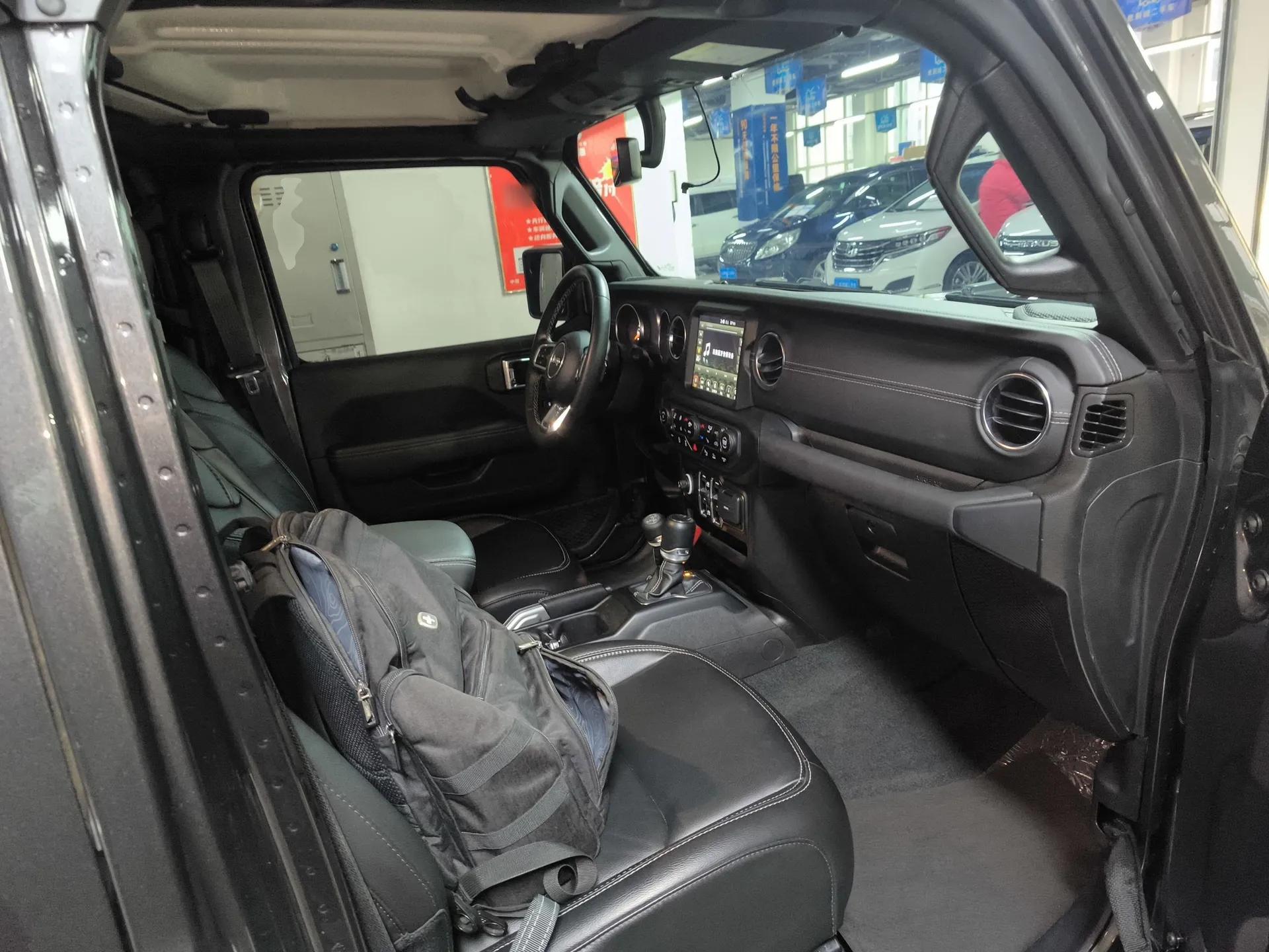 Jeep Gladiator 2022 3.6L Pioneer Edition — миниатюра 23