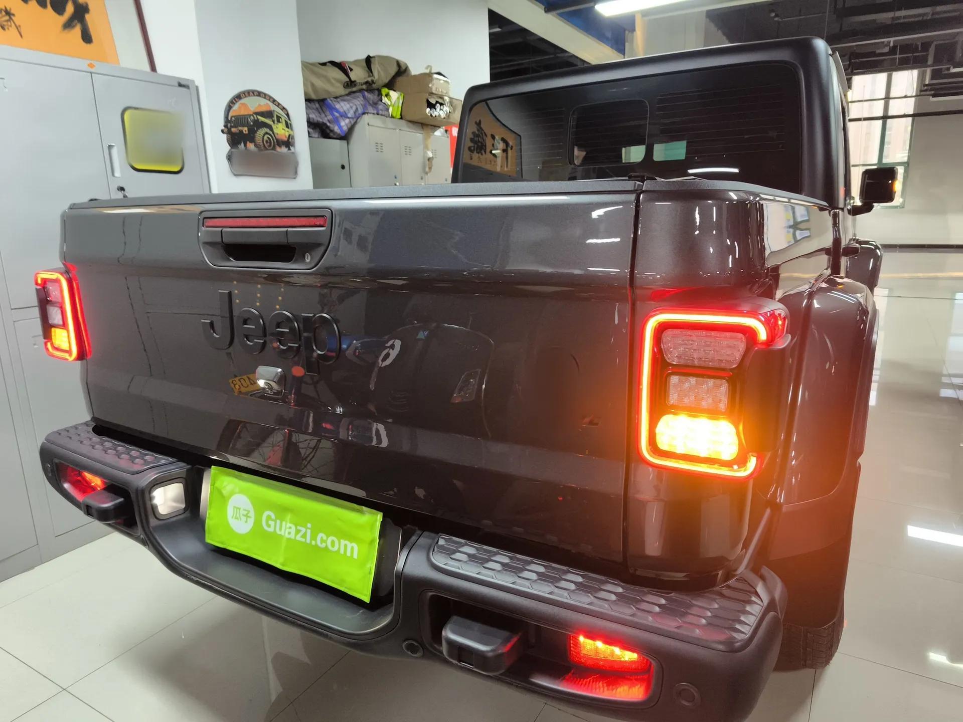 Jeep Gladiator 2022 3.6L Pioneer Edition — миниатюра 6