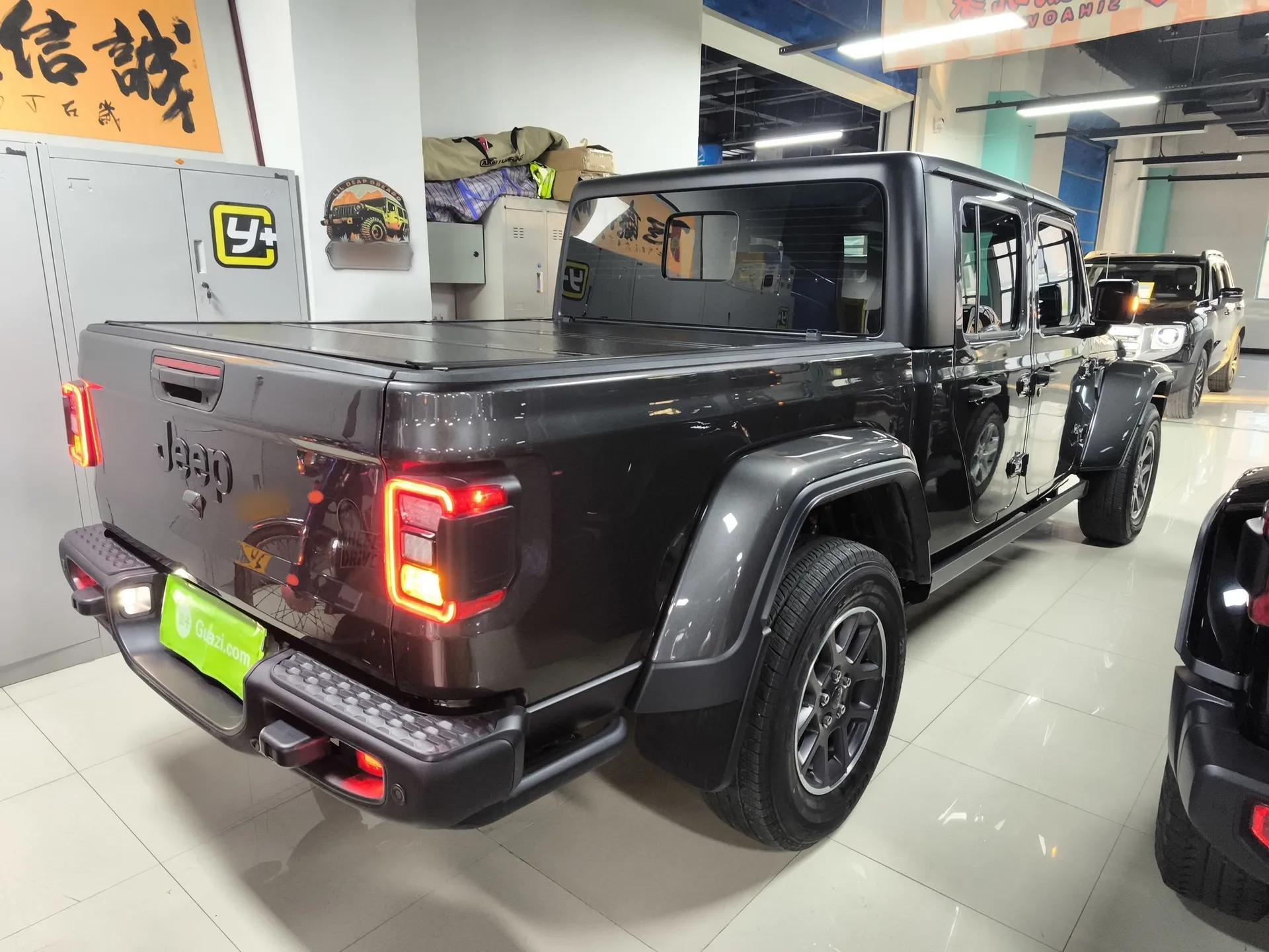 Jeep Gladiator 2022 3.6L Pioneer Edition — миниатюра 7