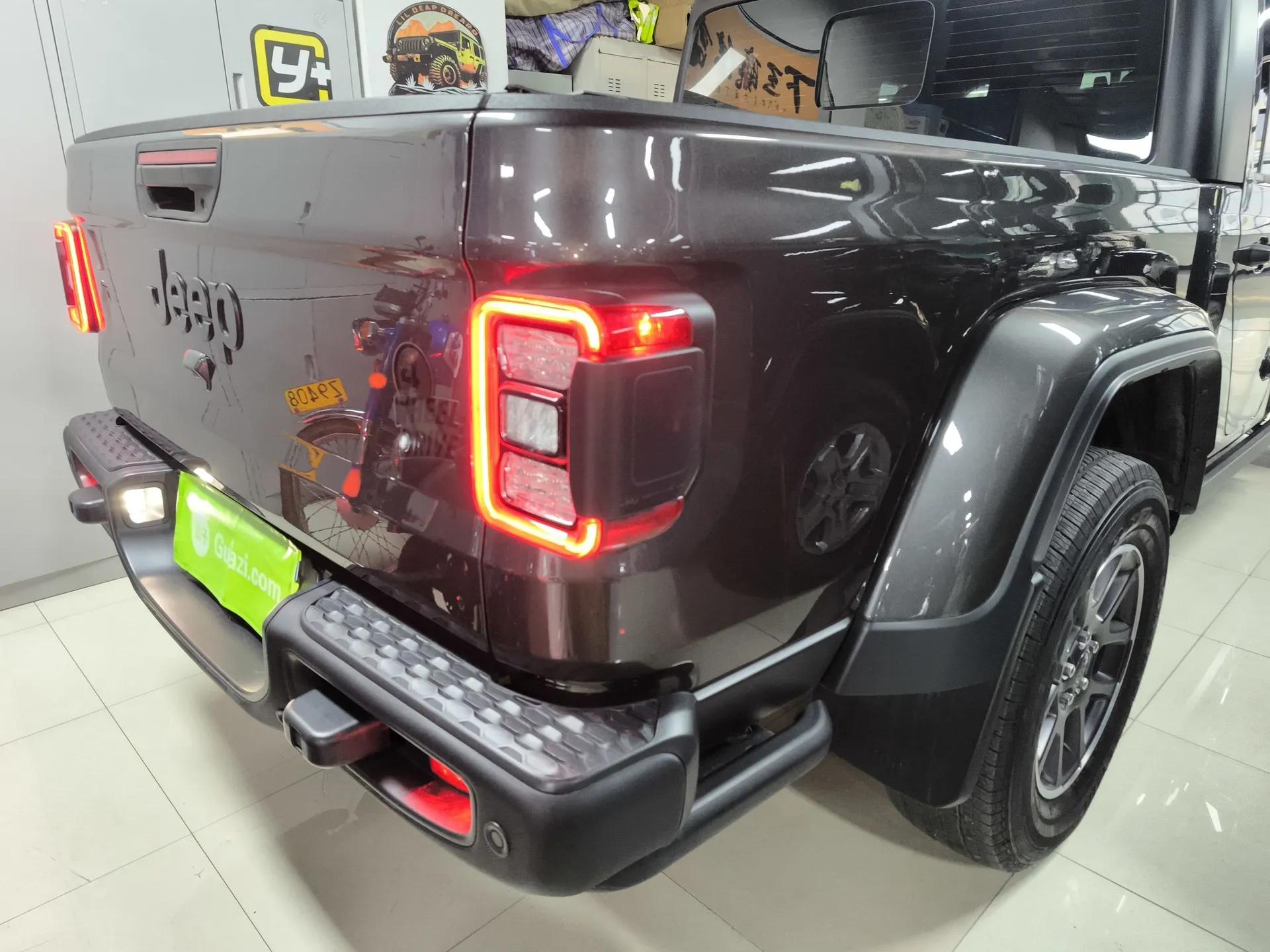 Jeep Gladiator 2022 3.6L Pioneer Edition — миниатюра 8