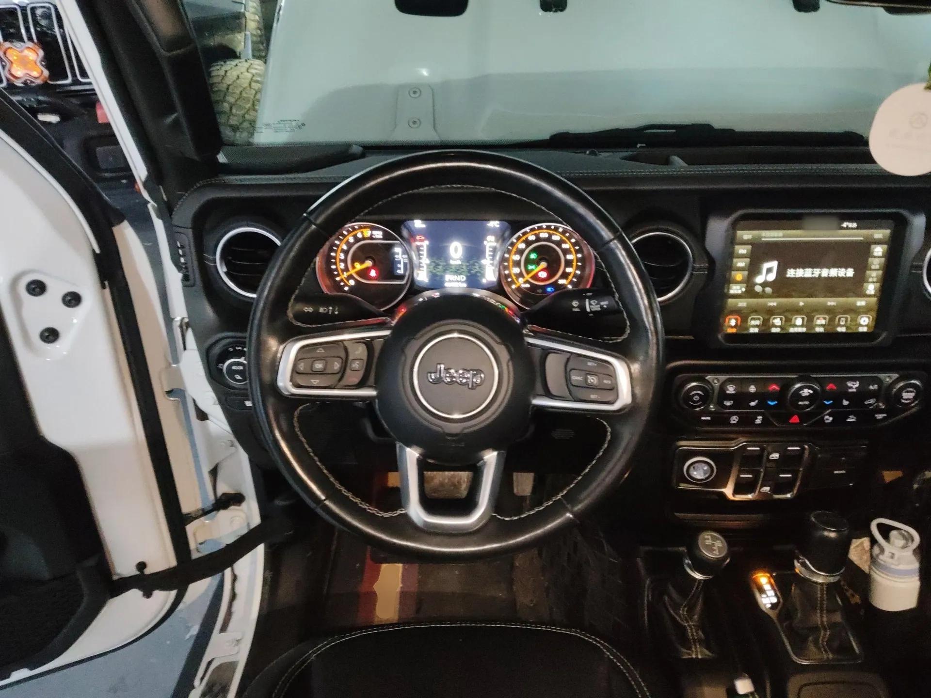 Jeep Gladiator 2022 3.6L Pioneer Edition — миниатюра 12