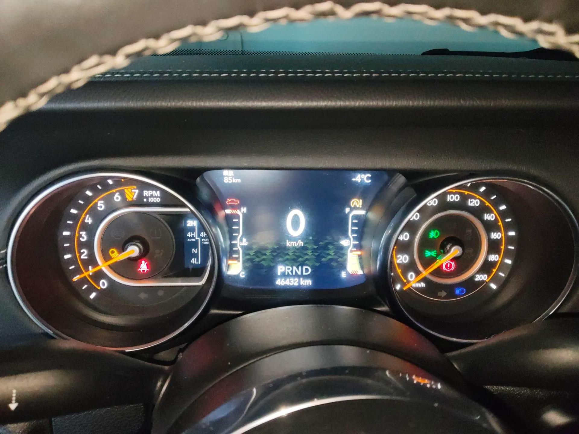 Jeep Gladiator 2022 3.6L Pioneer Edition — миниатюра 13