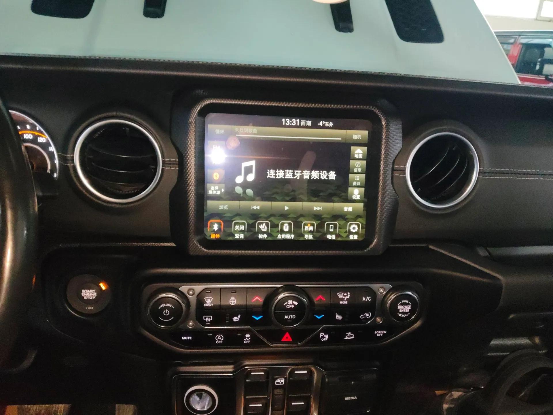 Jeep Gladiator 2022 3.6L Pioneer Edition — миниатюра 14