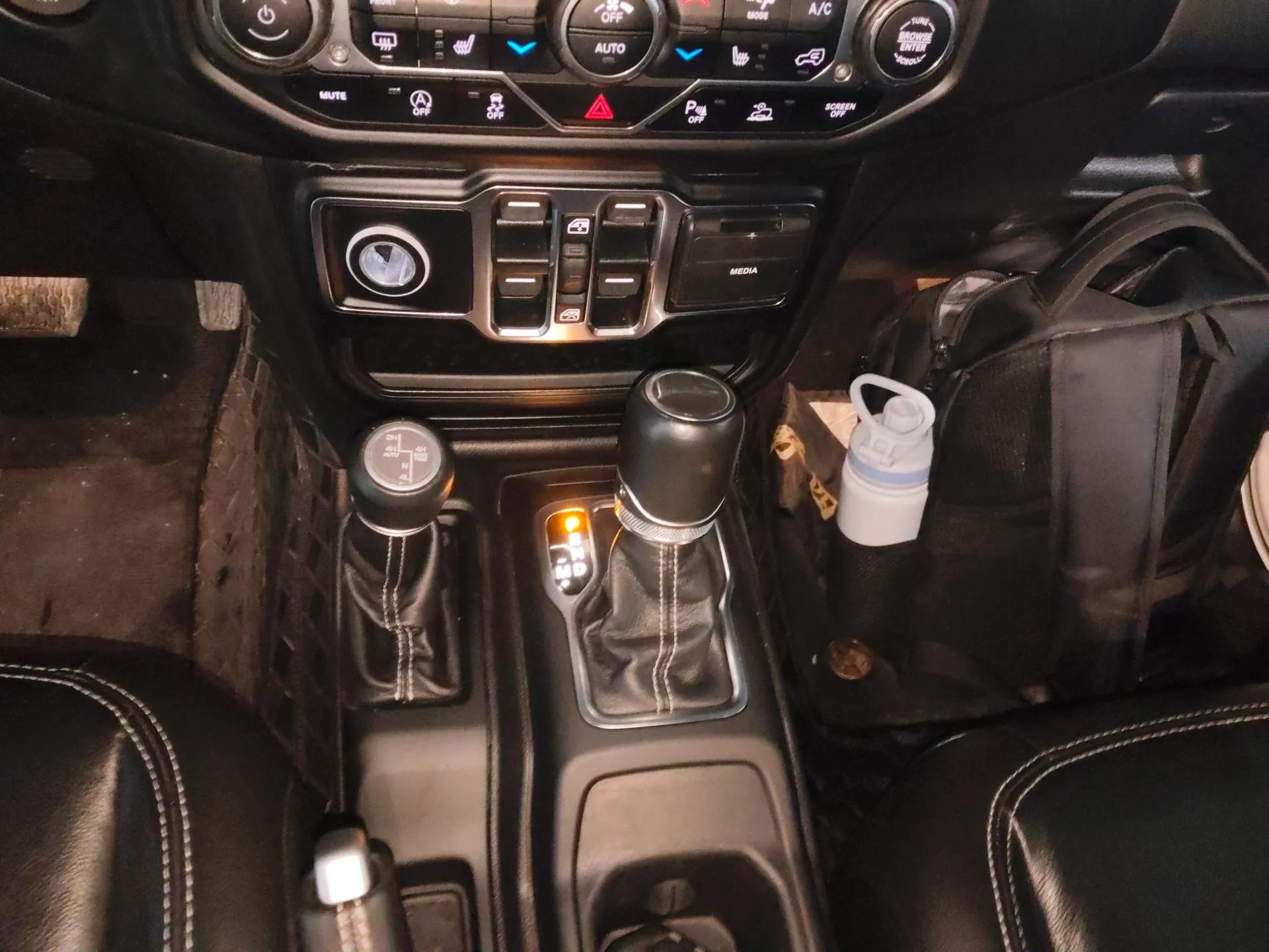 Jeep Gladiator 2022 3.6L Pioneer Edition — миниатюра 15