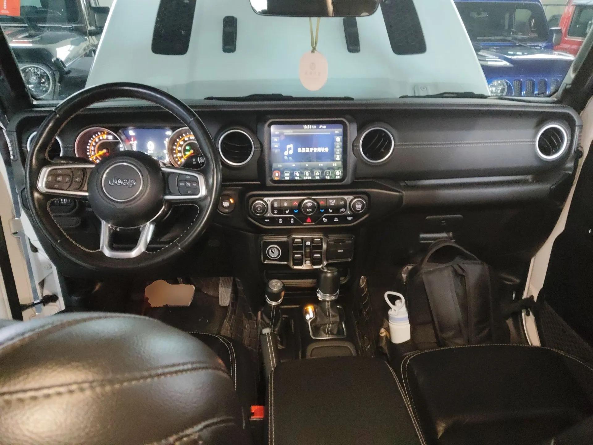 Jeep Gladiator 2022 3.6L Pioneer Edition — миниатюра 20