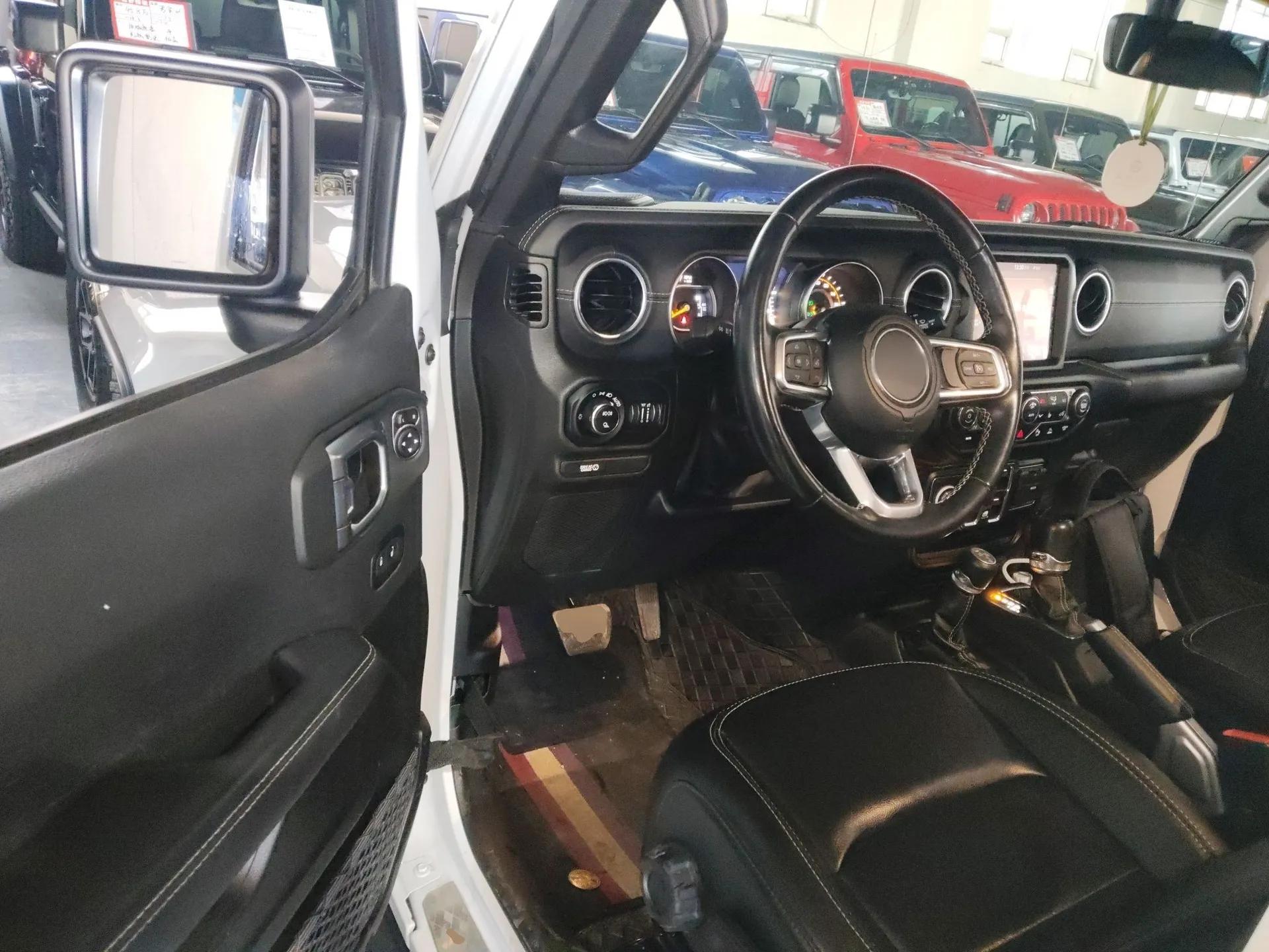 Jeep Gladiator 2022 3.6L Pioneer Edition — миниатюра 21