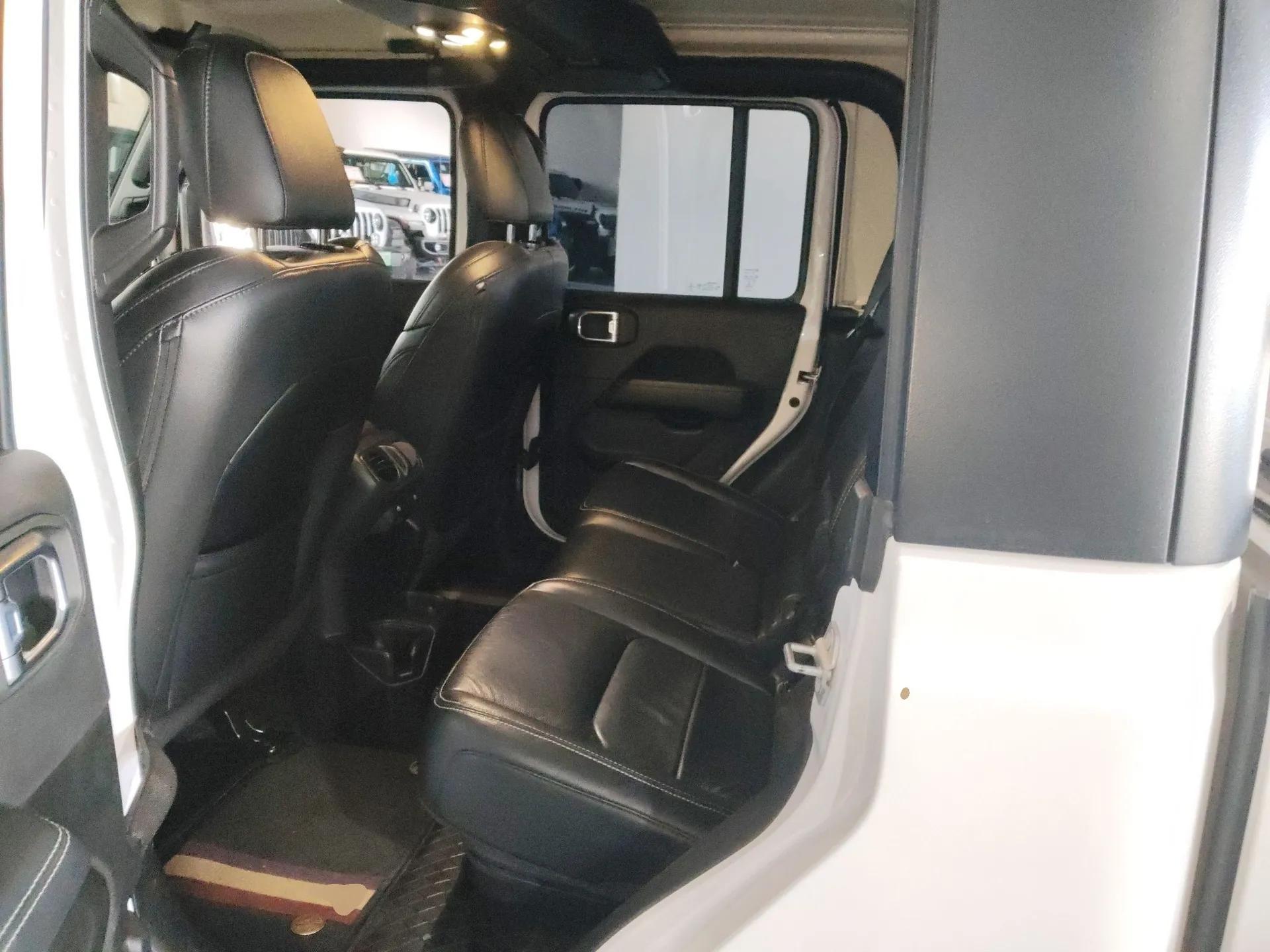 Jeep Gladiator 2022 3.6L Pioneer Edition — миниатюра 22