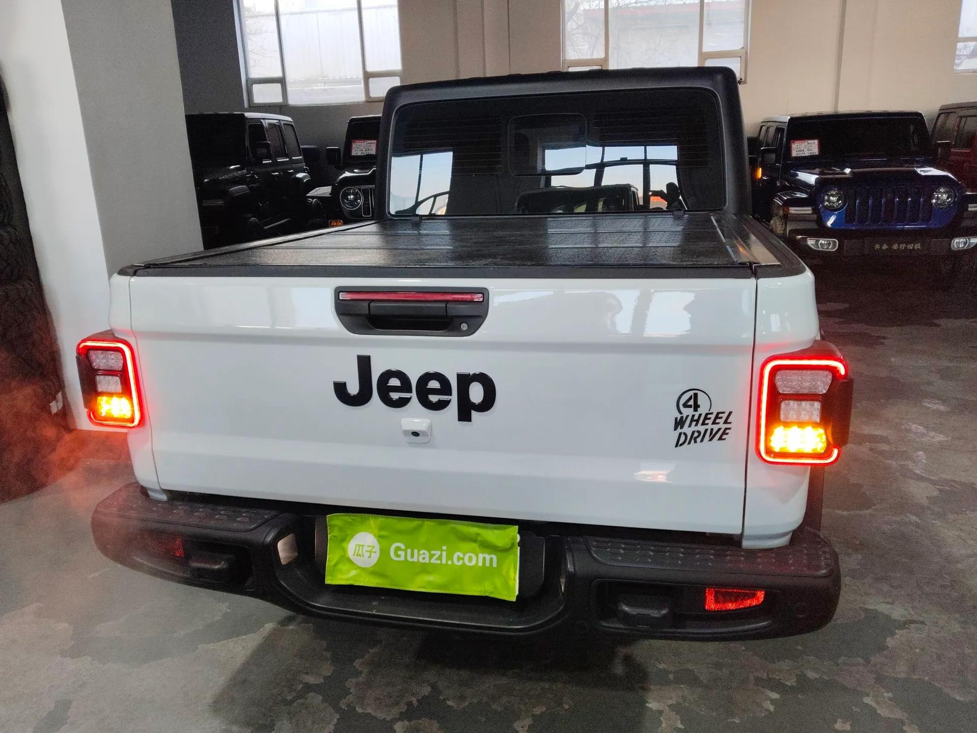 Jeep Gladiator 2022 3.6L Pioneer Edition — миниатюра 6