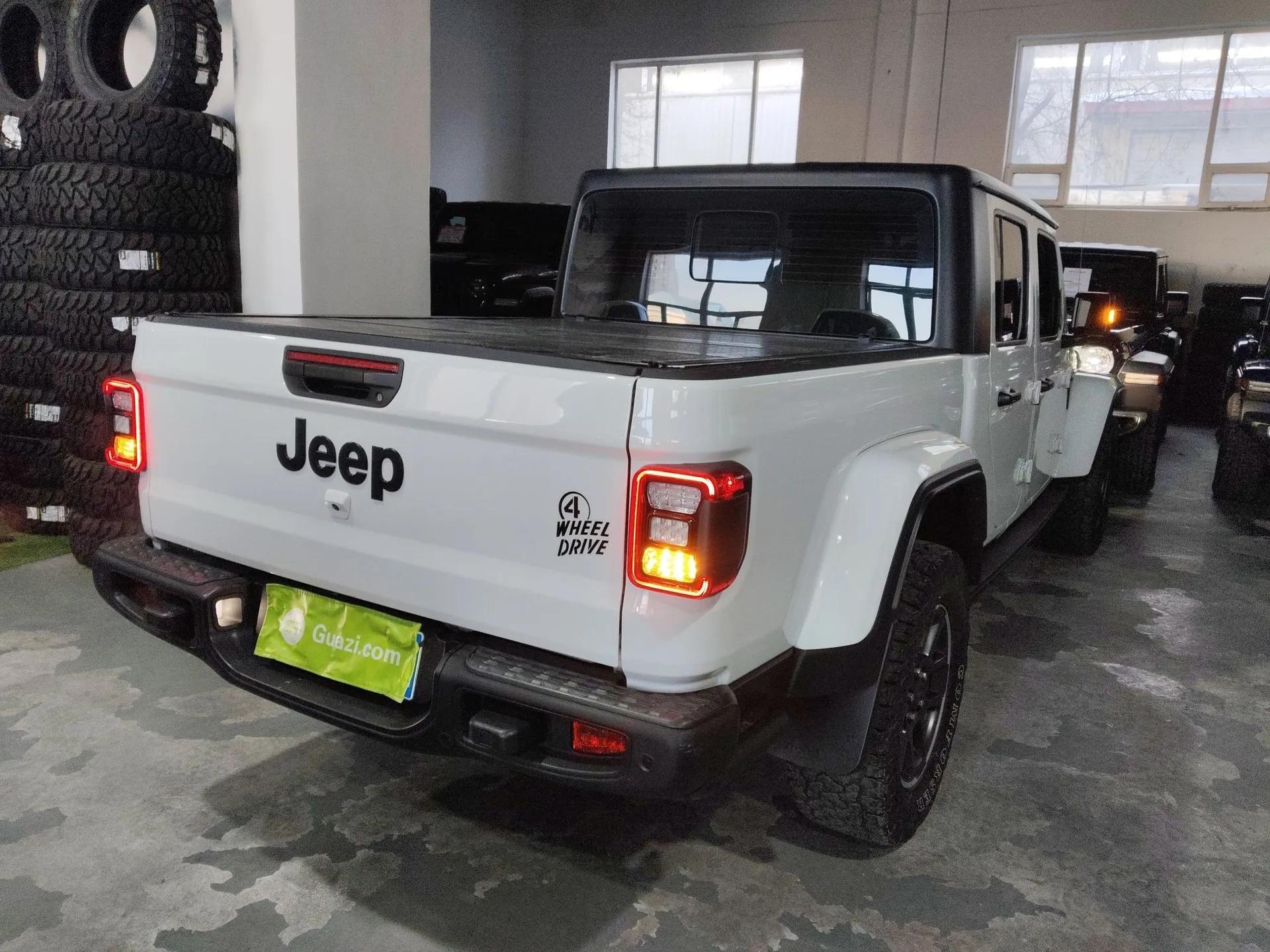 Jeep Gladiator 2022 3.6L Pioneer Edition — миниатюра 7