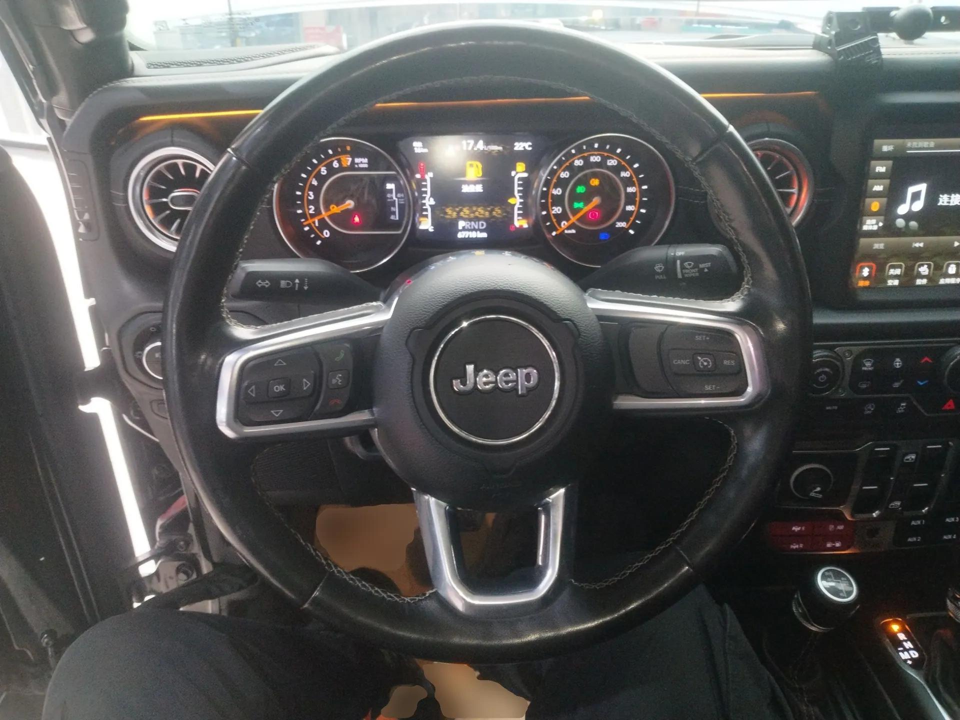 Jeep Gladiator 2022 3.6L Pioneer Edition — миниатюра 12