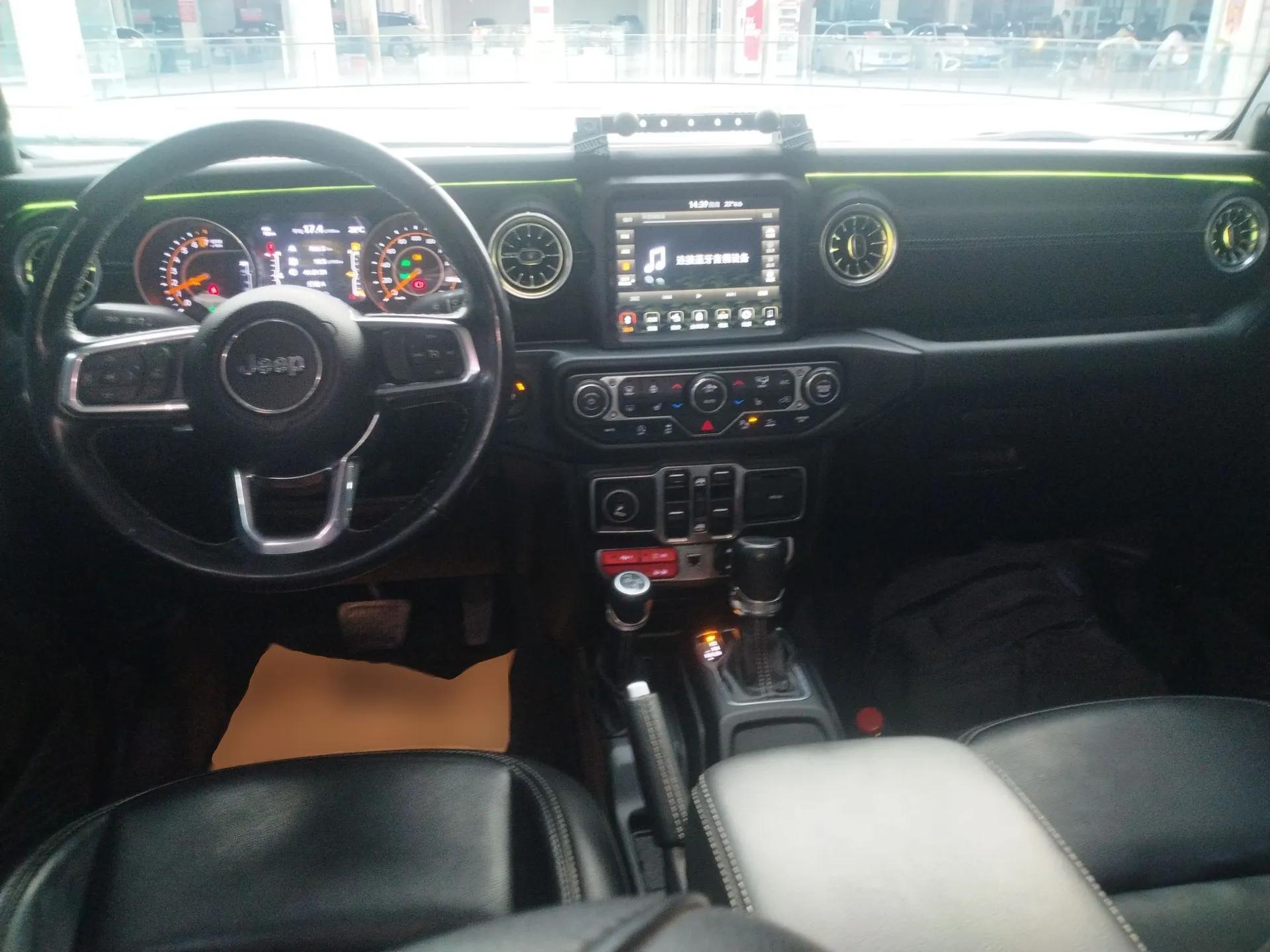 Jeep Gladiator 2022 3.6L Pioneer Edition — миниатюра 20