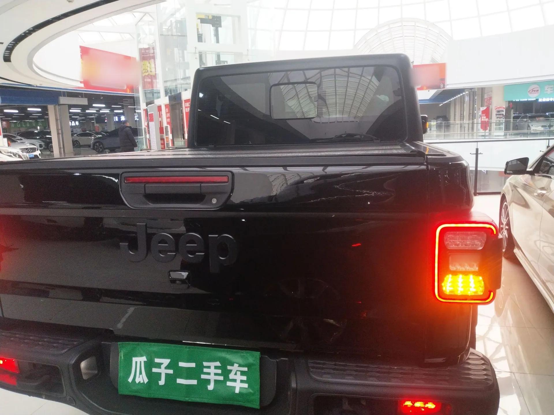 Jeep Gladiator 2022 3.6L Pioneer Edition — миниатюра 6