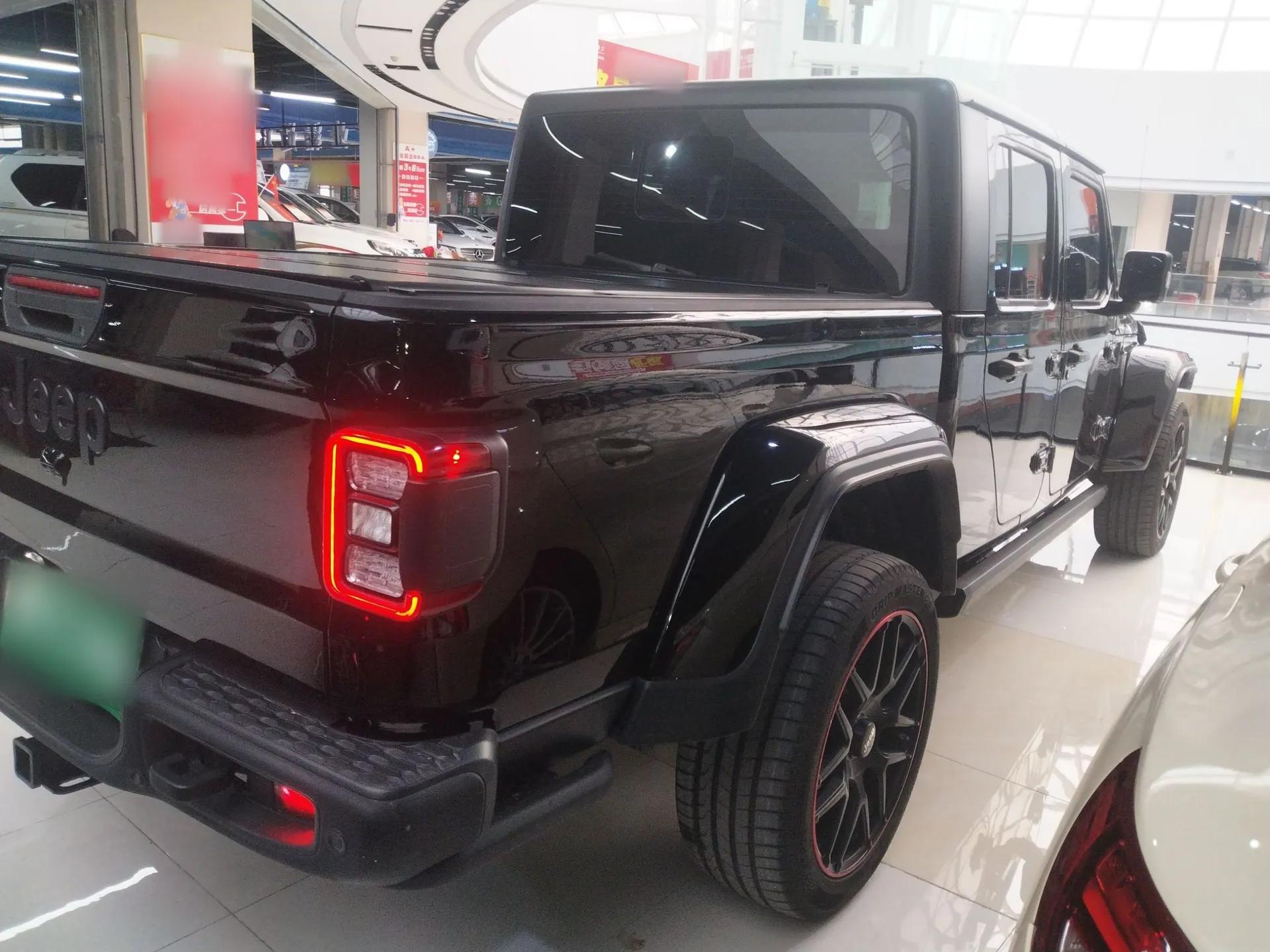 Jeep Gladiator 2022 3.6L Pioneer Edition — миниатюра 7