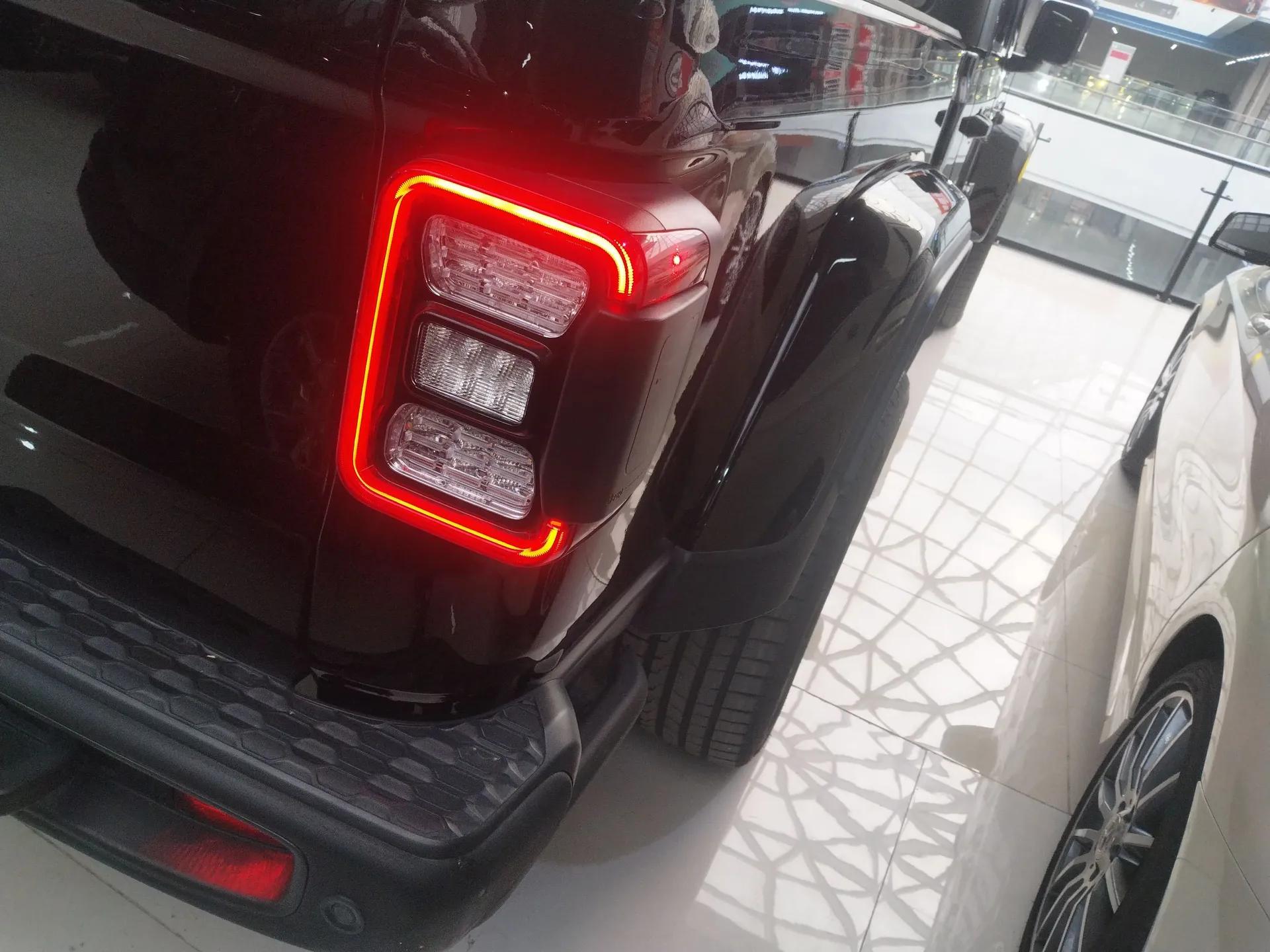 Jeep Gladiator 2022 3.6L Pioneer Edition — миниатюра 8