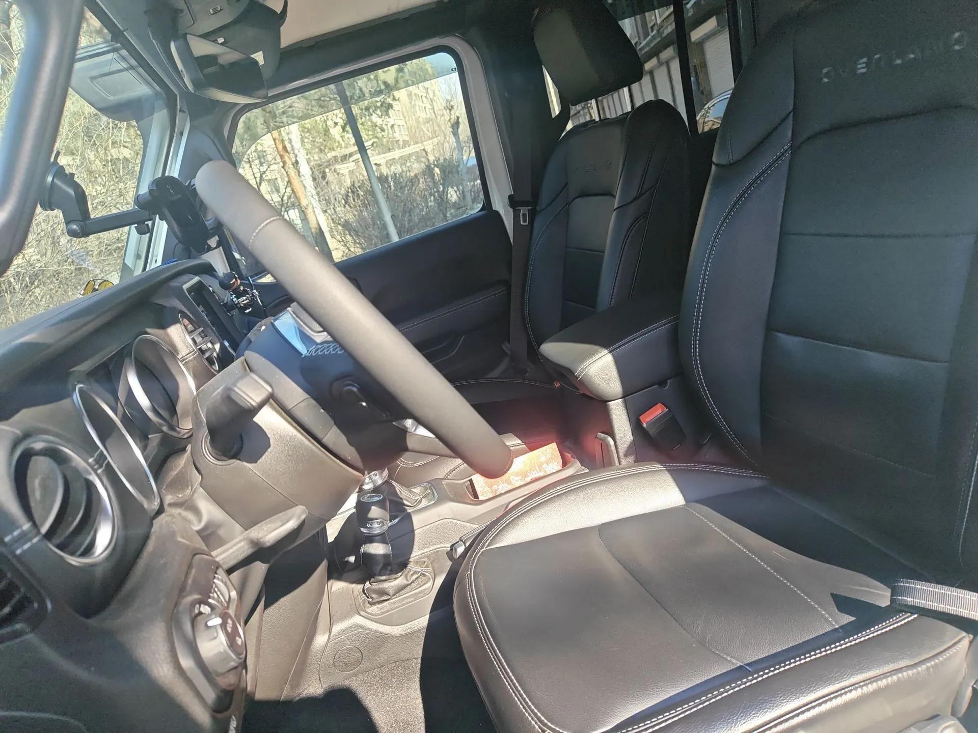 Jeep Gladiator 2024 3.6L Camping Edition — миниатюра 16