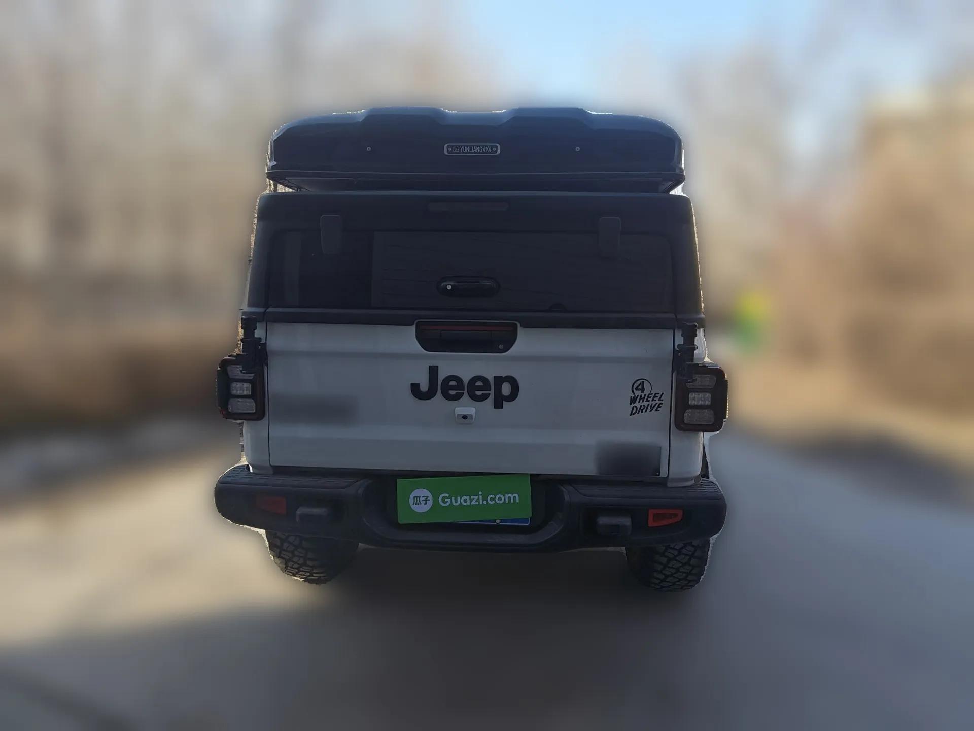 Jeep Gladiator 2024 3.6L Camping Edition — миниатюра 5