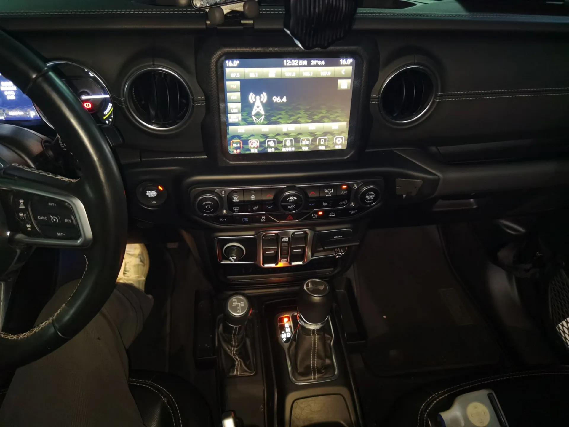 Jeep Wrangler New Energy 2021 Four-Door 2.0T 4xe Sahara — миниатюра 14