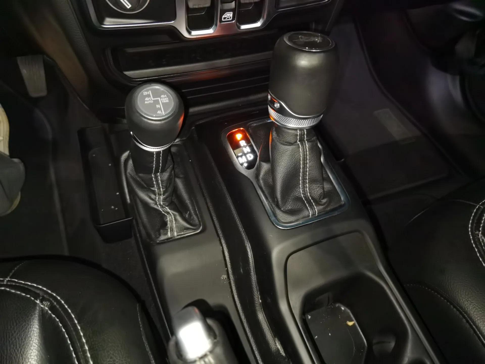 Jeep Wrangler New Energy 2021 Four-Door 2.0T 4xe Sahara — миниатюра 15