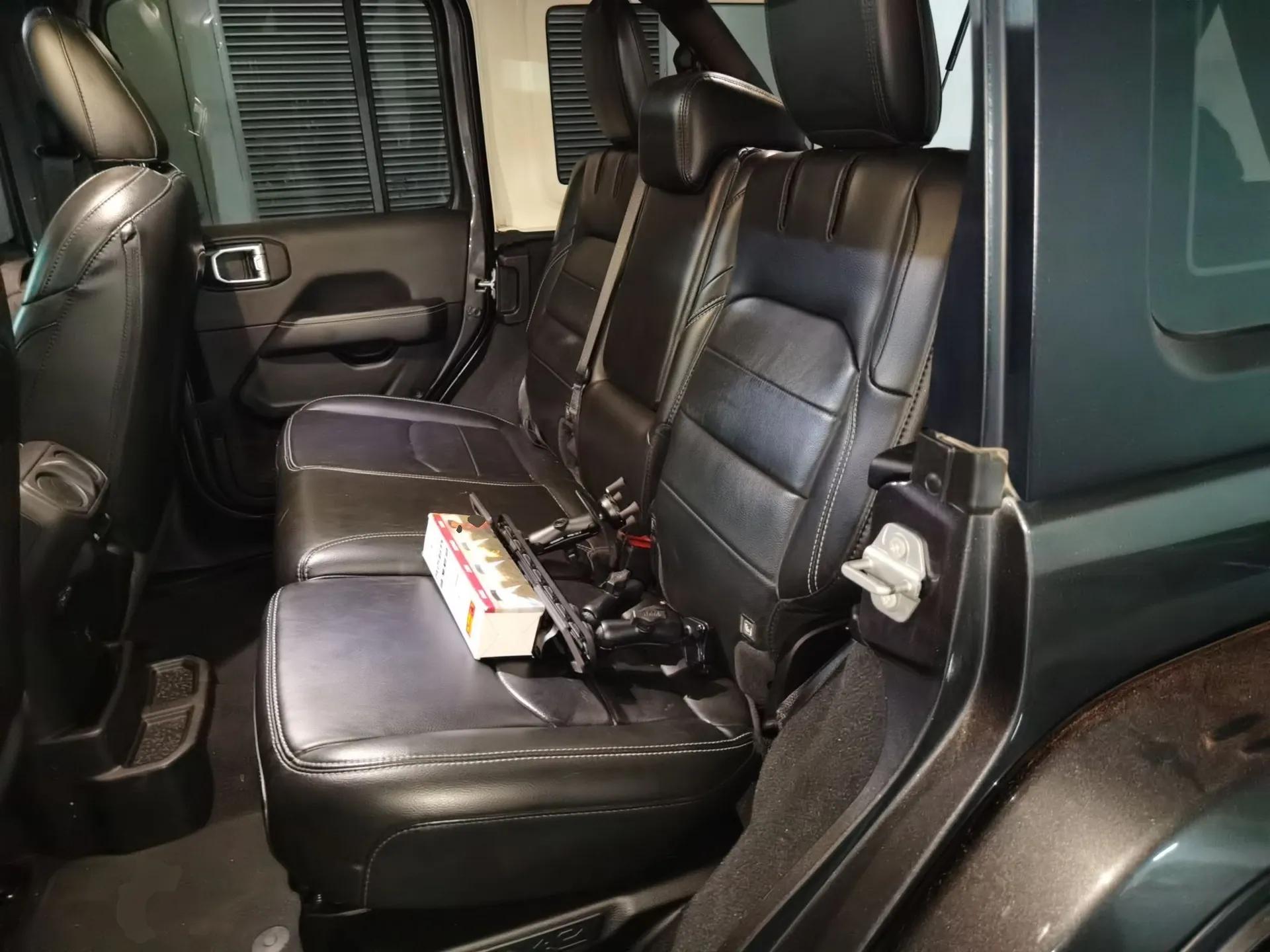 Jeep Wrangler New Energy 2021 Four-Door 2.0T 4xe Sahara — миниатюра 18