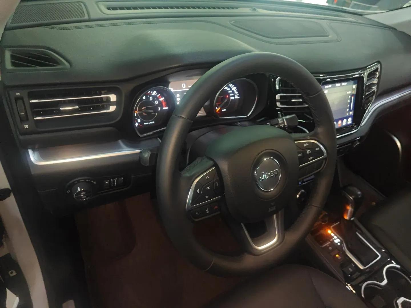 Jeep Commander 2018 2.0T Four-Wheel Drive Prestige Edition China V — миниатюра 13