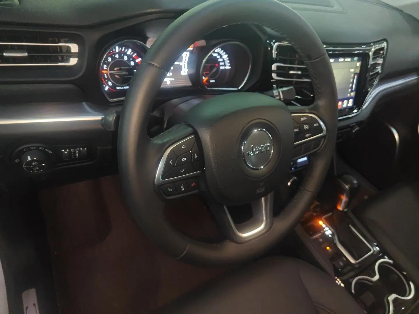 Jeep Commander 2018 2.0T Four-Wheel Drive Prestige Edition China V — миниатюра 14
